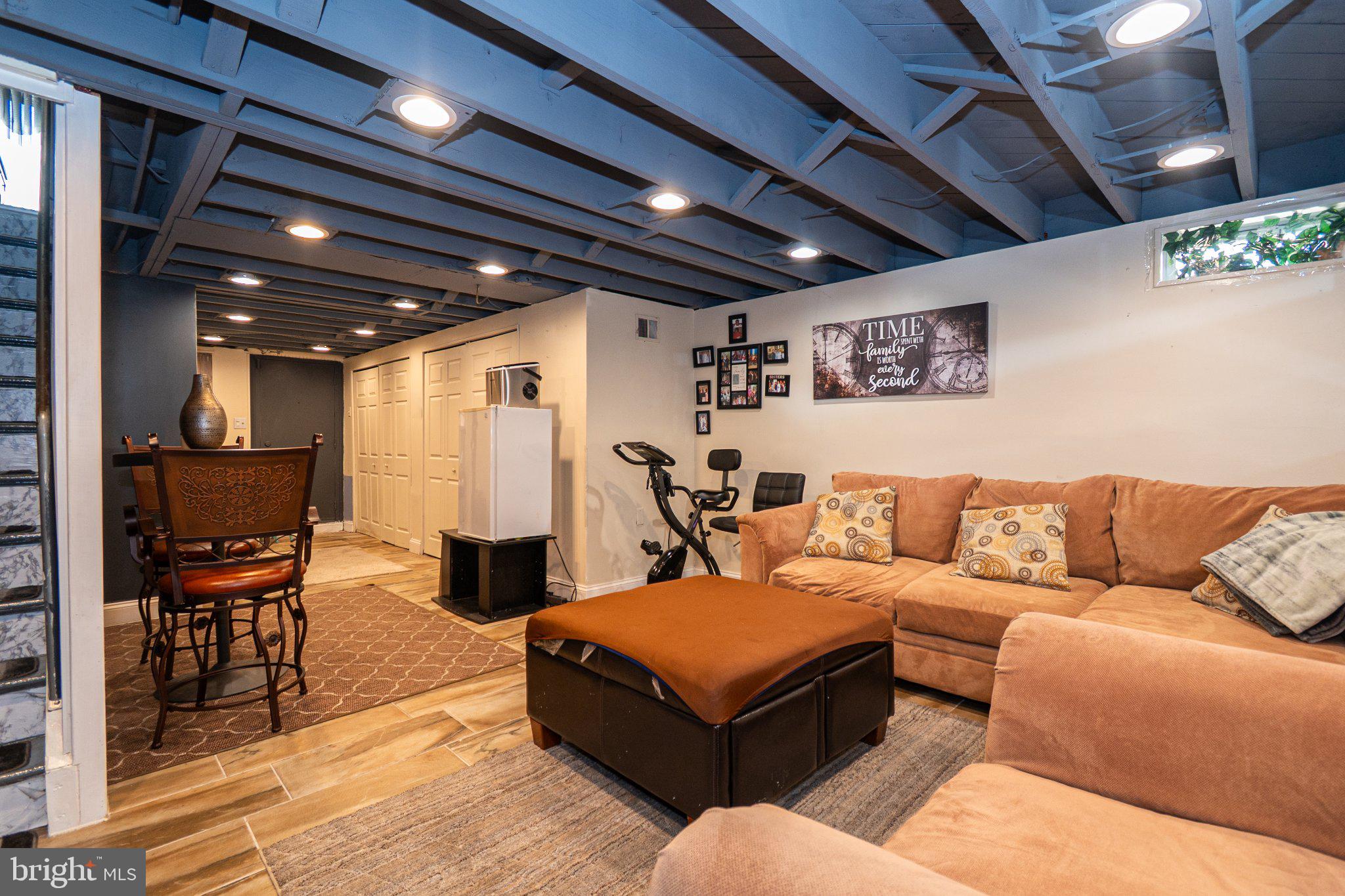 HOLLINSWOOD - Residential