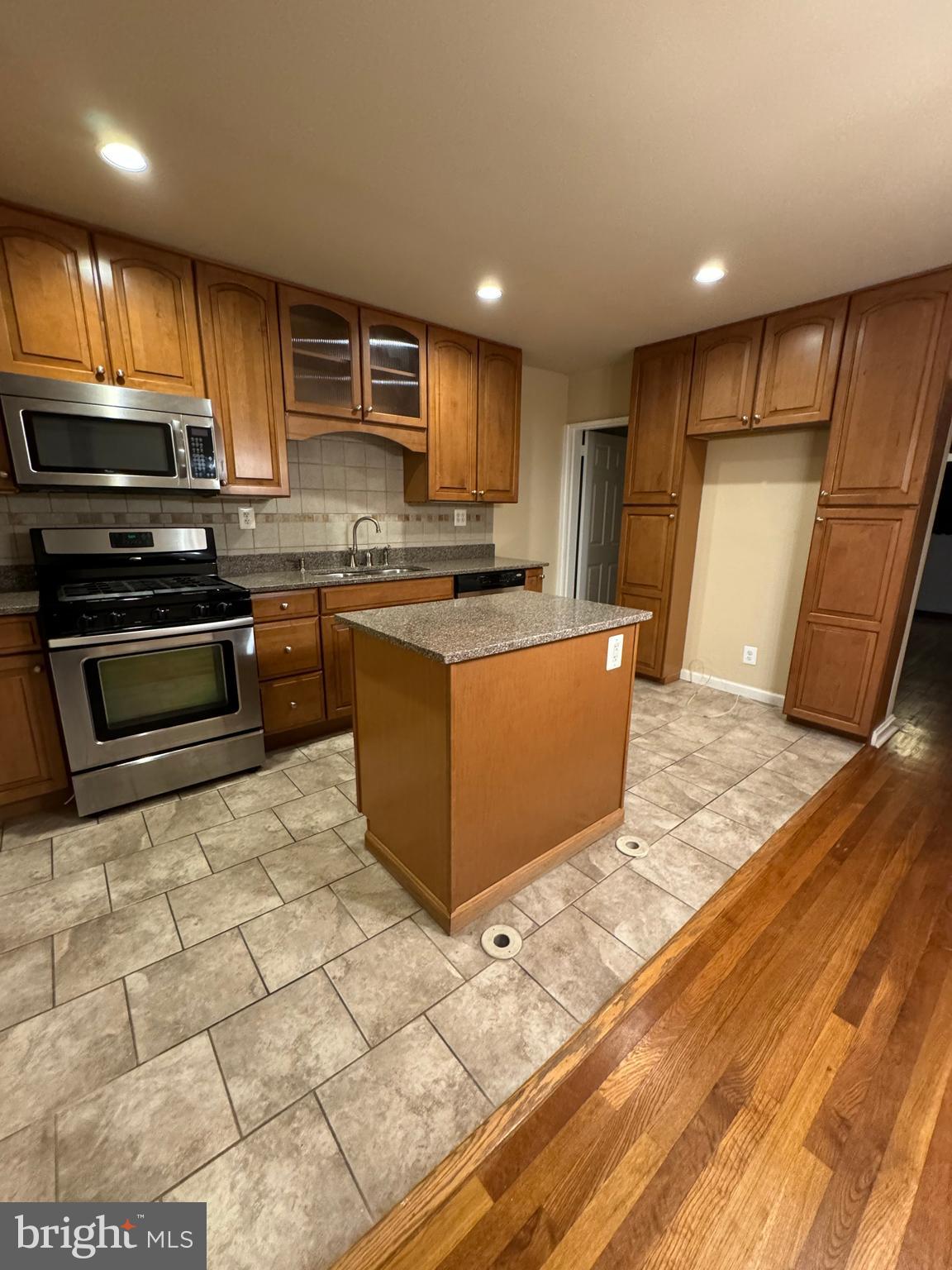 BALLARD GARDENS - Residential Lease