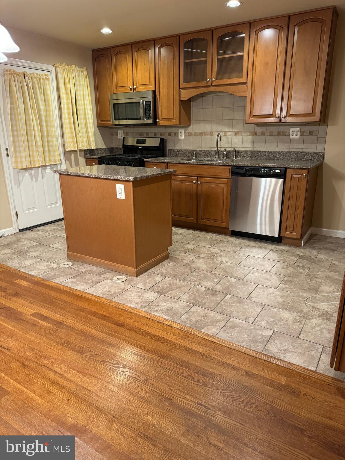 BALLARD GARDENS - Residential Lease