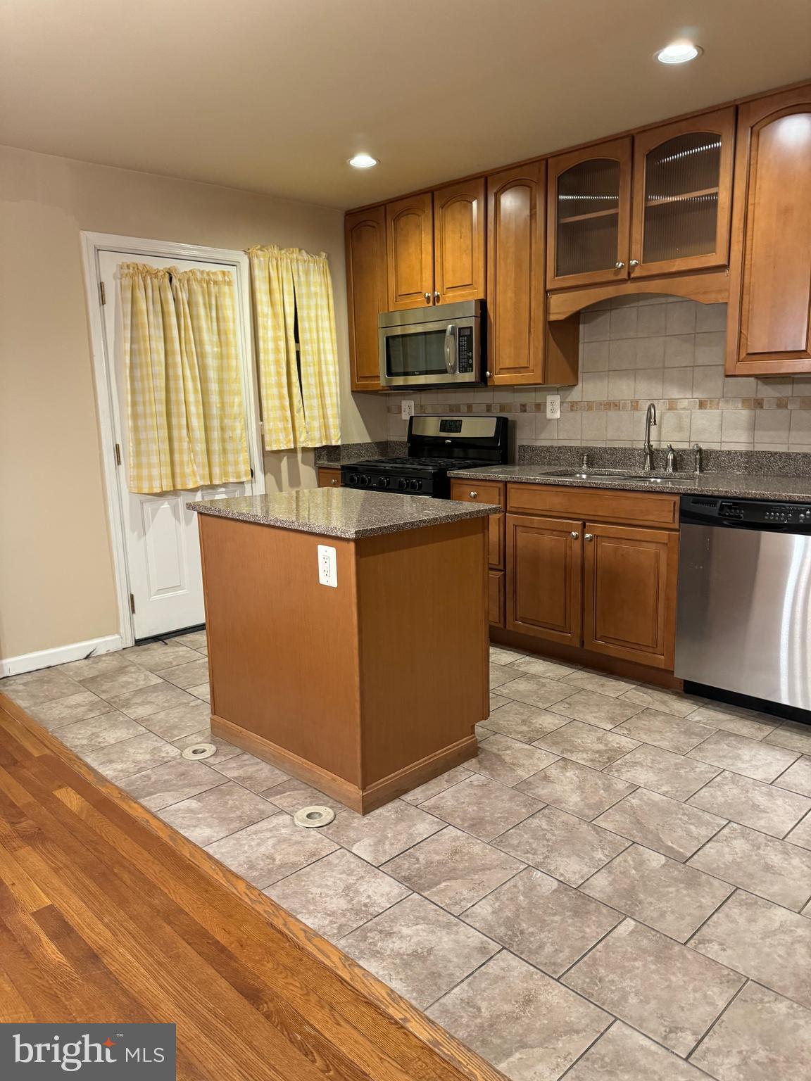 BALLARD GARDENS - Residential Lease