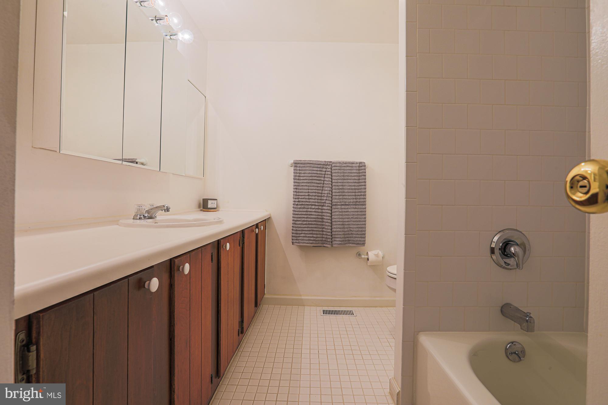 WOODBRIDGE VALLEY - Residential