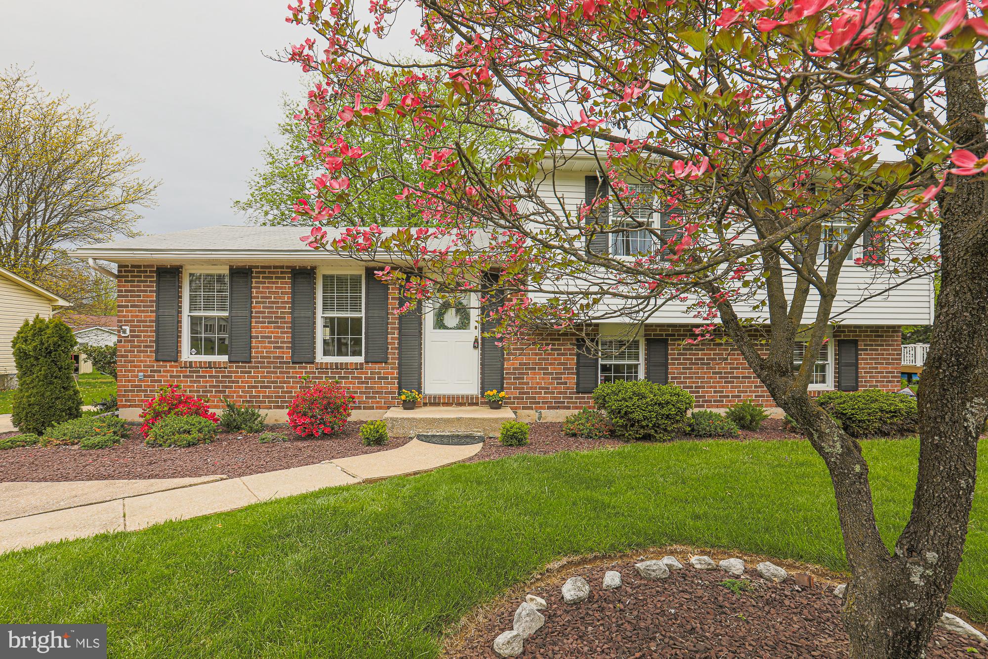 WOODBRIDGE VALLEY - Residential