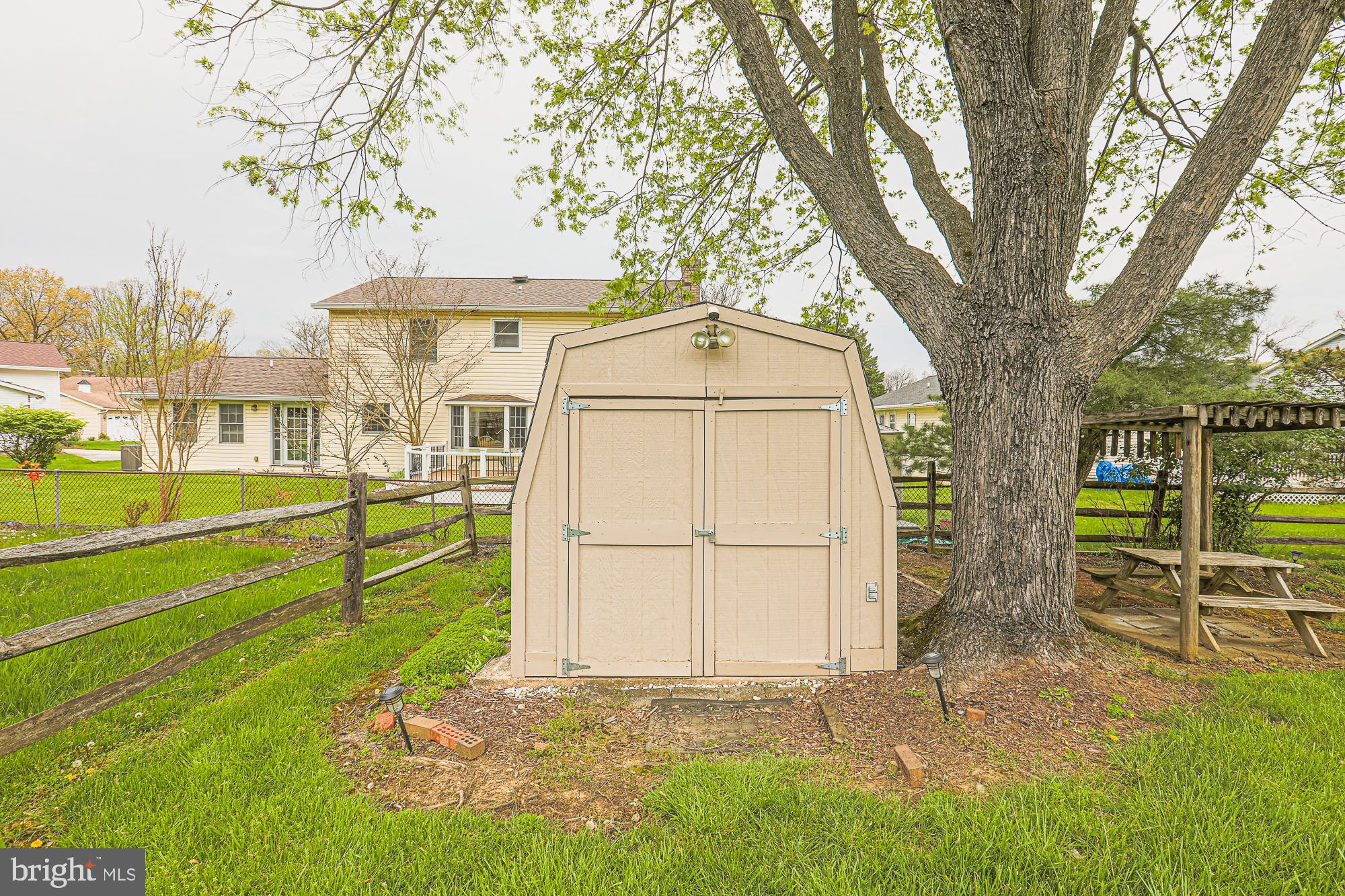 WOODBRIDGE VALLEY - Residential