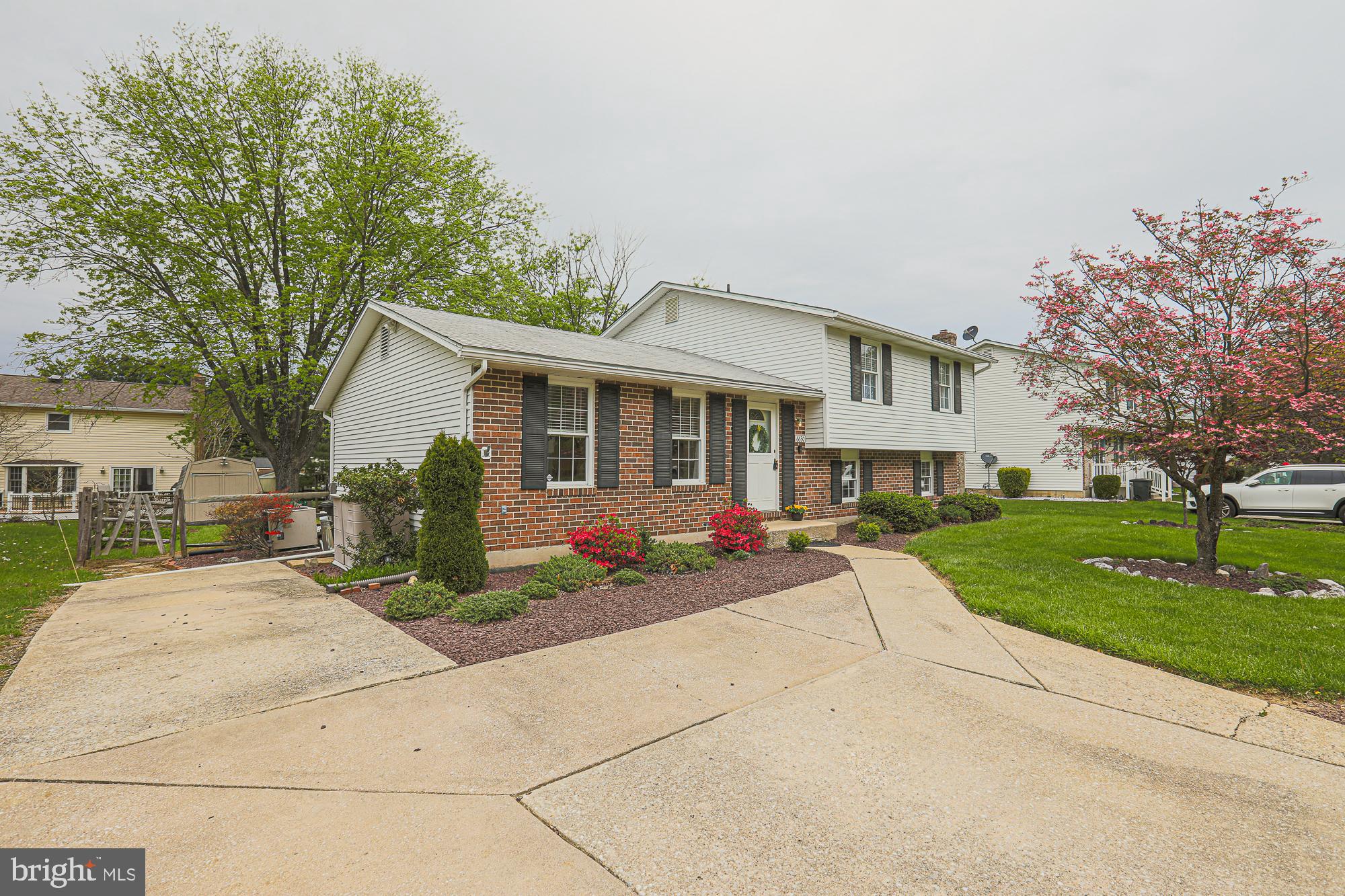 WOODBRIDGE VALLEY - Residential