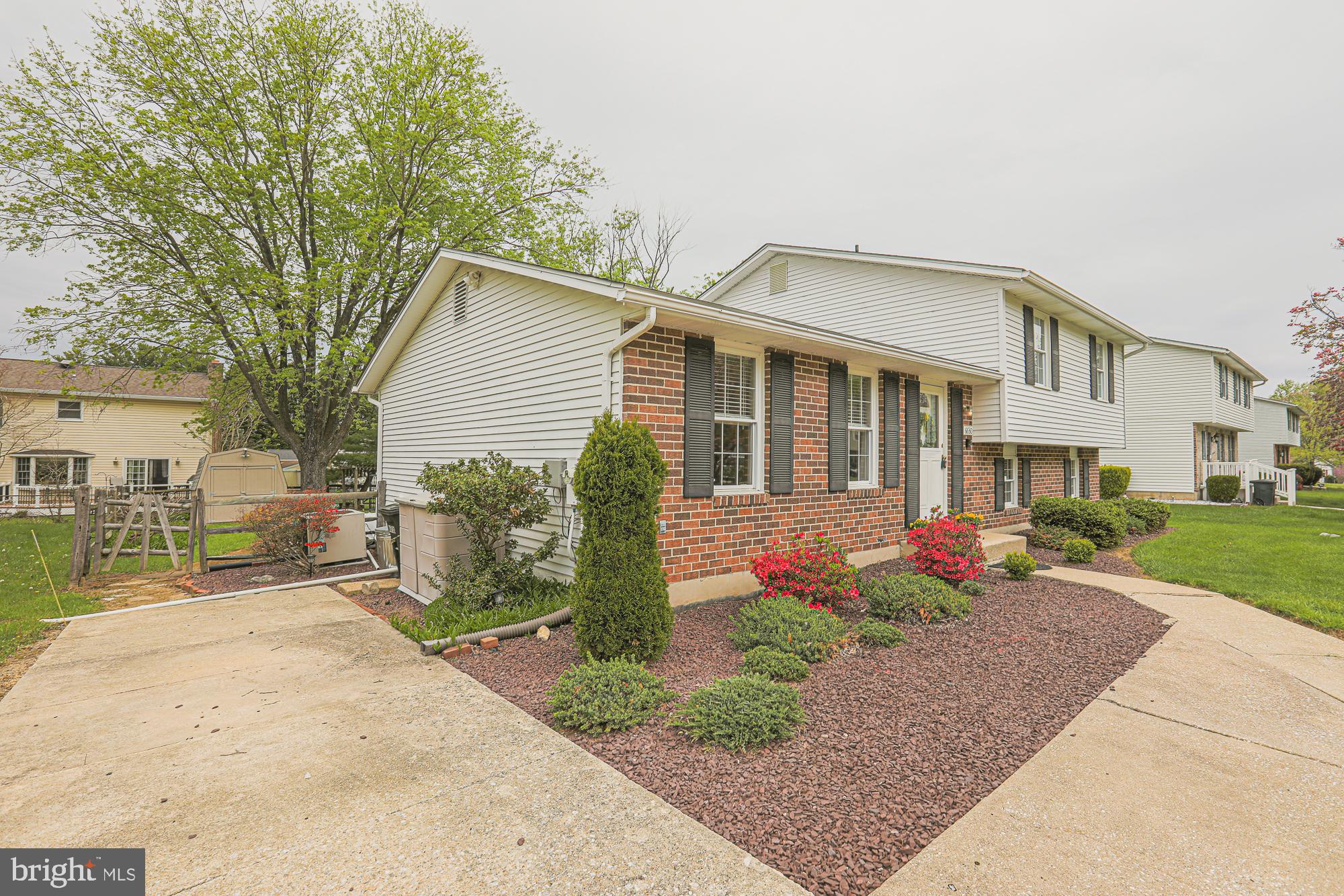 WOODBRIDGE VALLEY - Residential