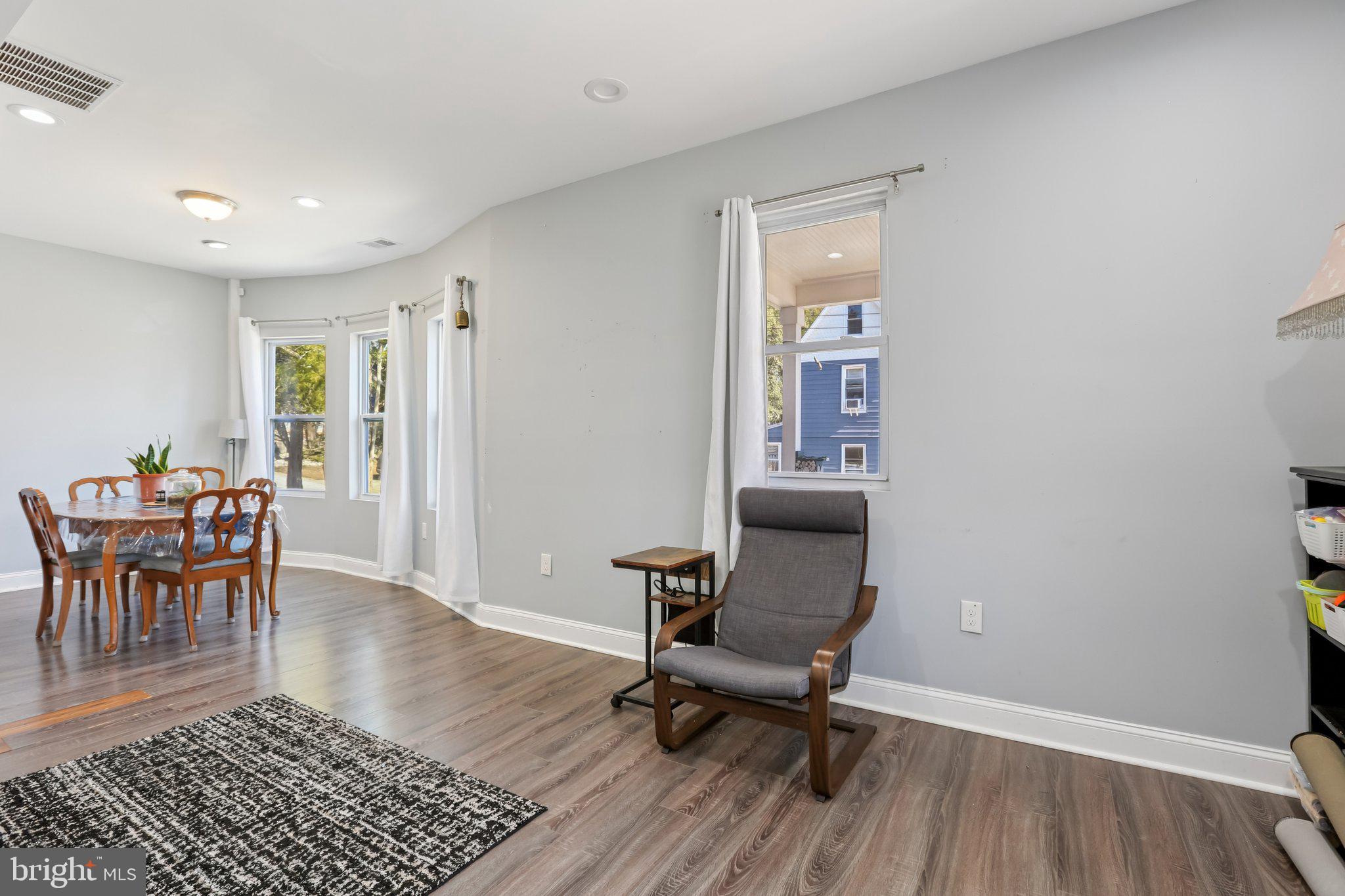 ROSEMONT EAST - Residential