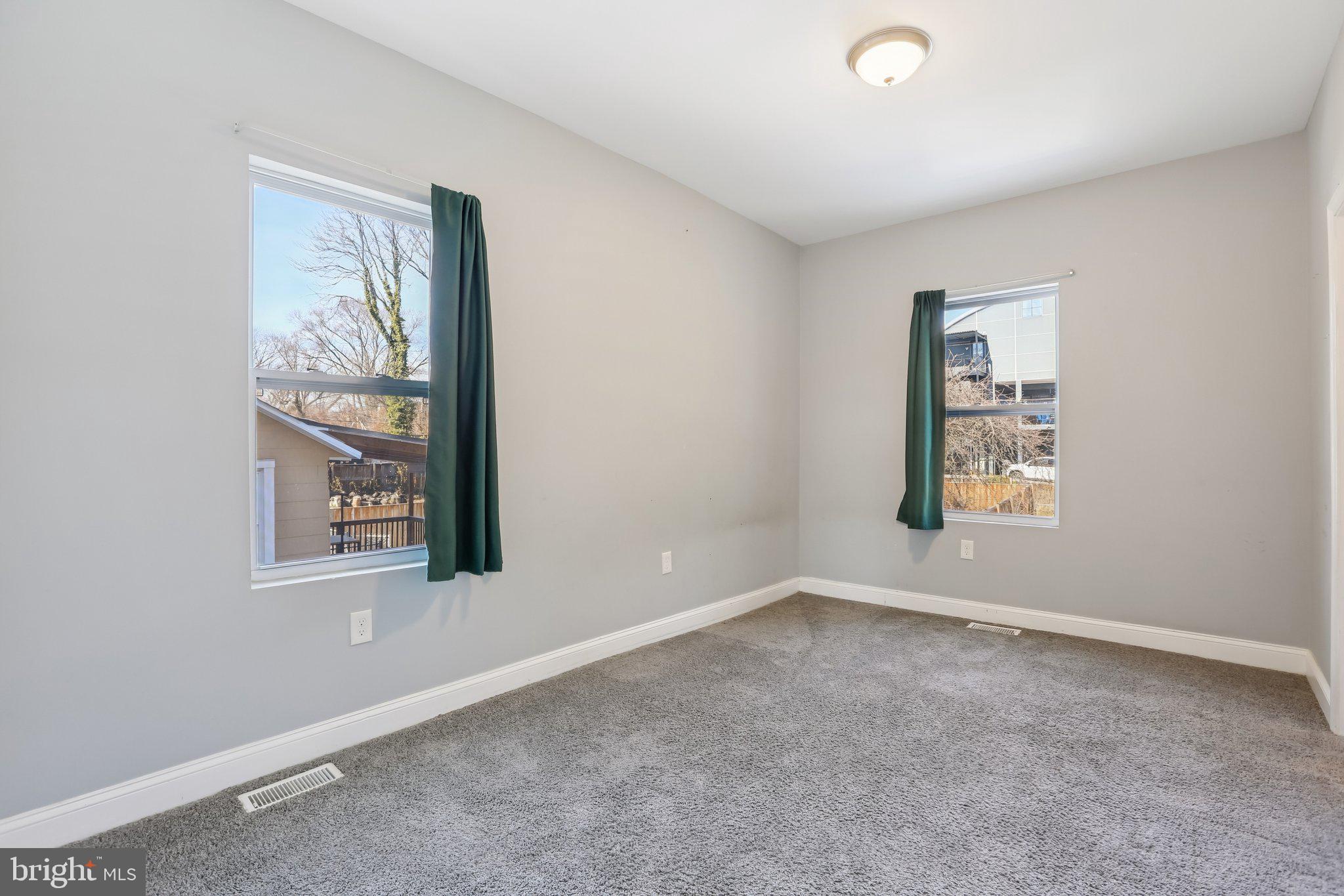 ROSEMONT EAST - Residential