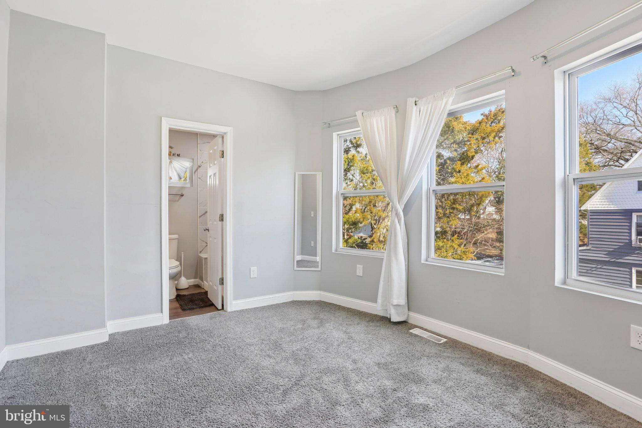 ROSEMONT EAST - Residential