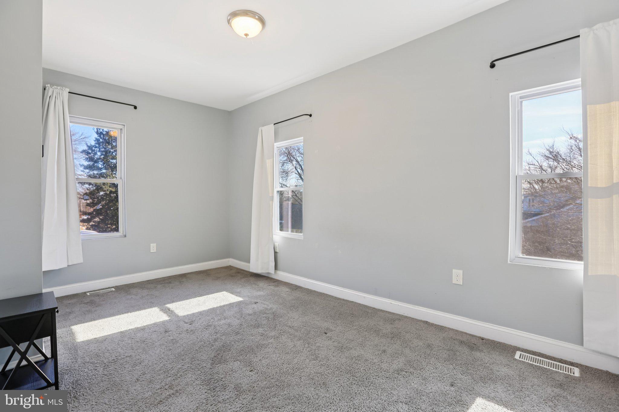 ROSEMONT EAST - Residential