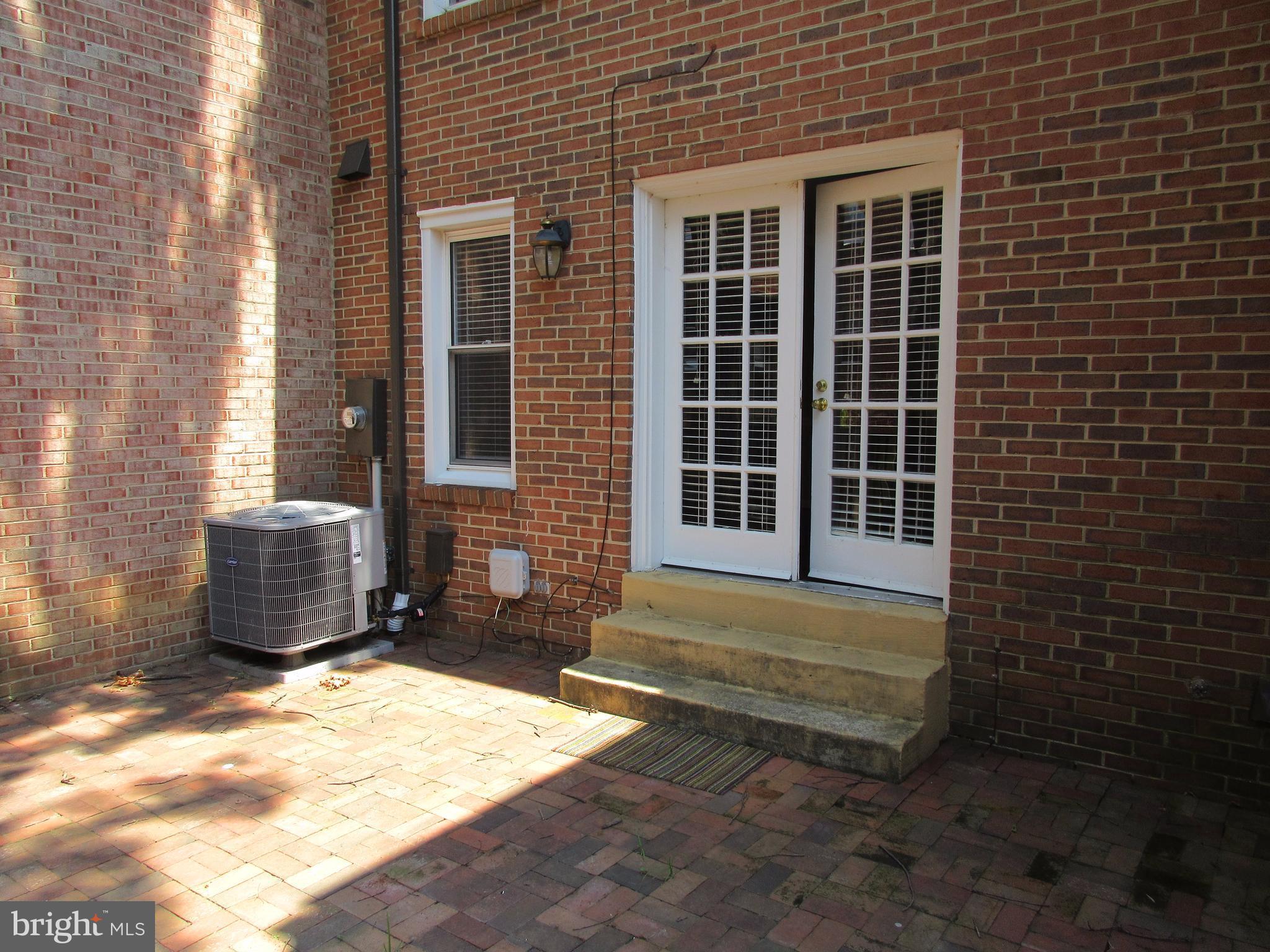 OLD TOWN - Residential Lease