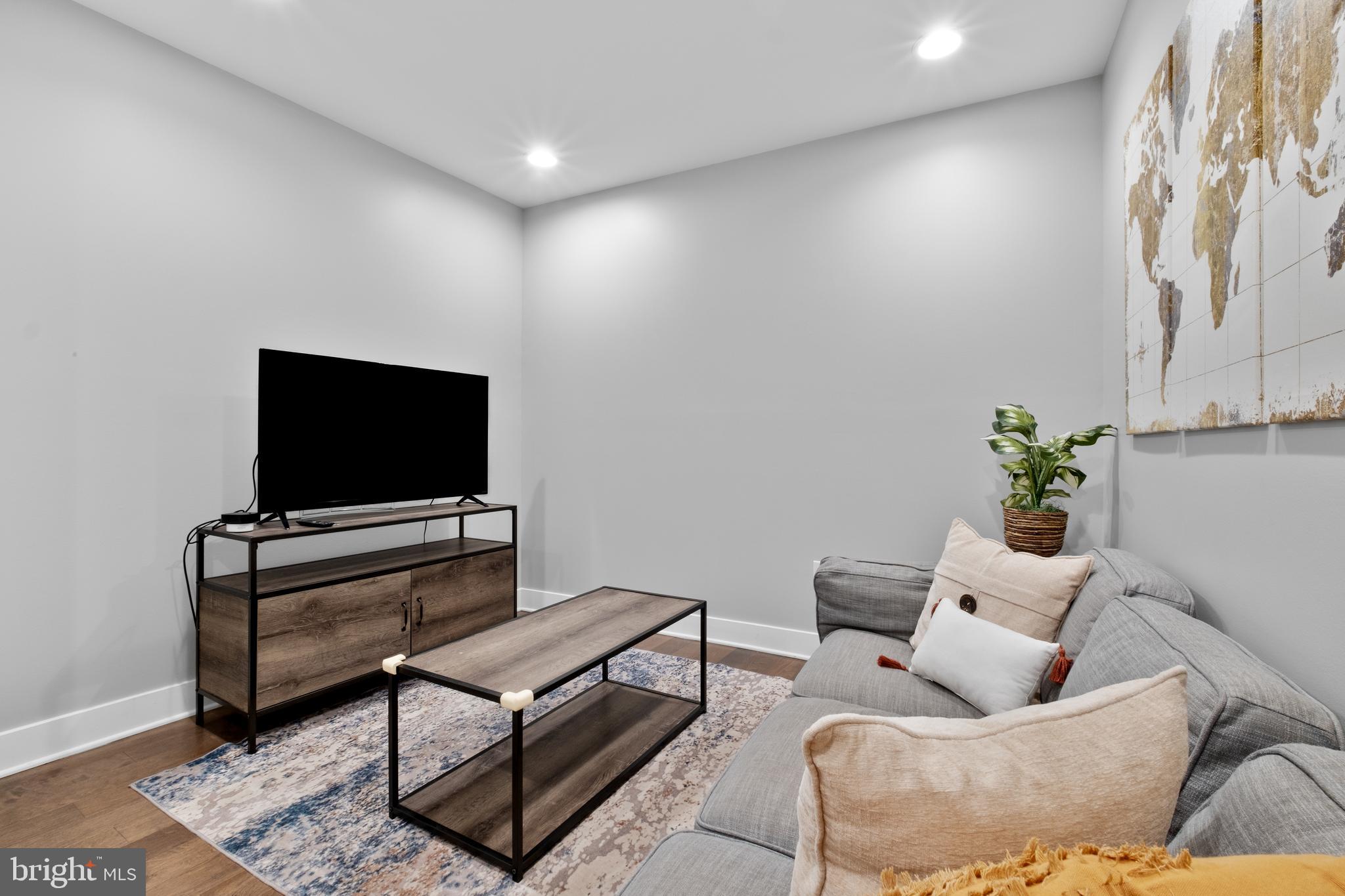 OLDE KENSINGTON - Residential