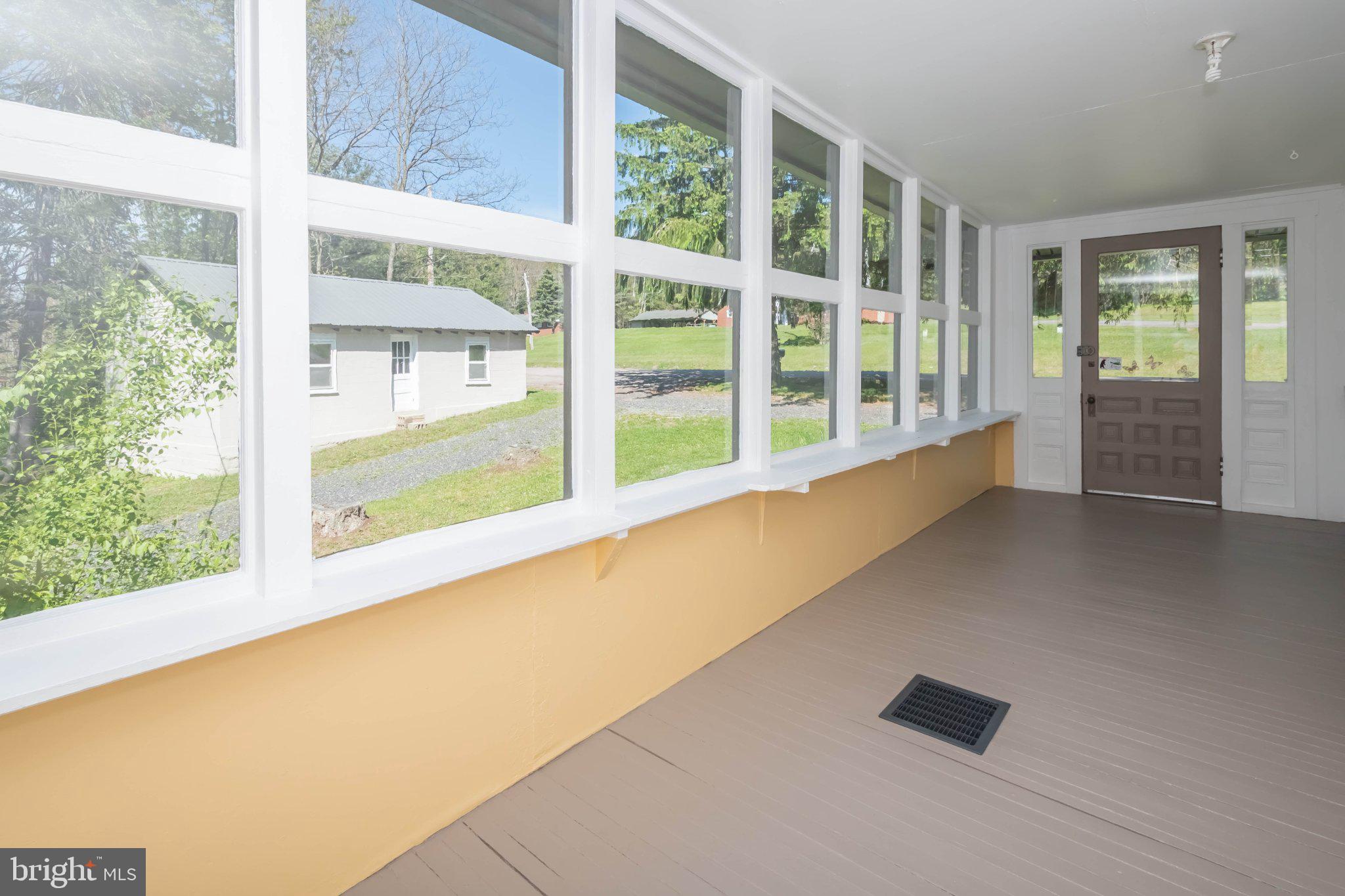 GARRETT HIGHWAY - Residential