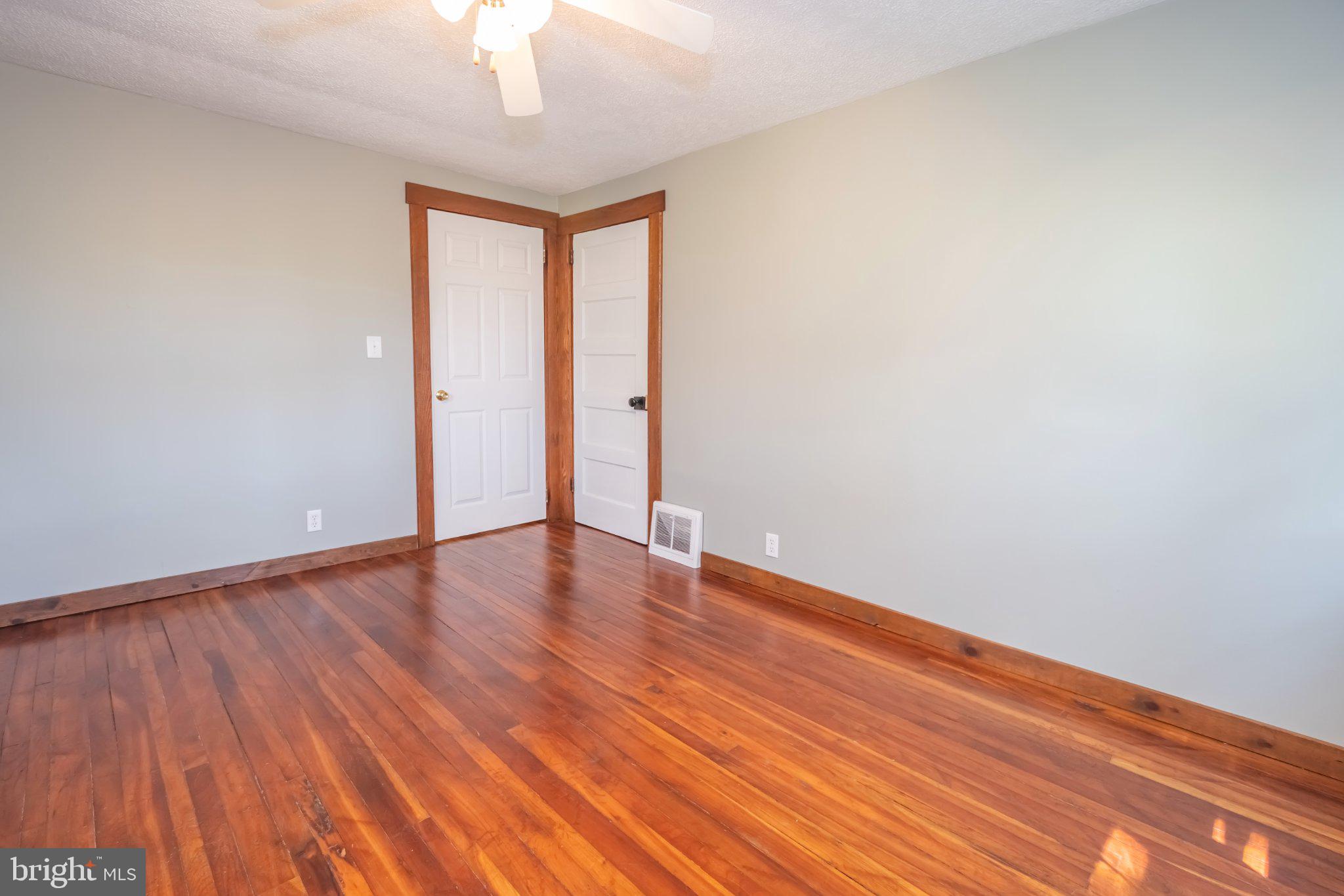 GARRETT HIGHWAY - Residential