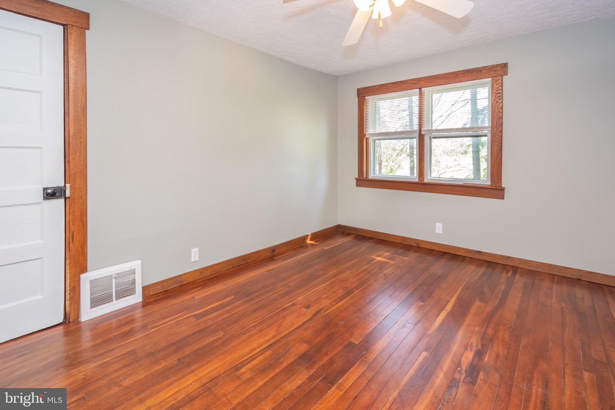 GARRETT HIGHWAY - Residential