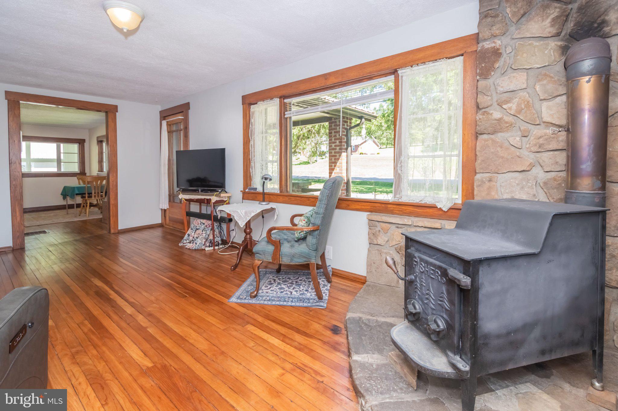 GARRETT HIGHWAY - Residential