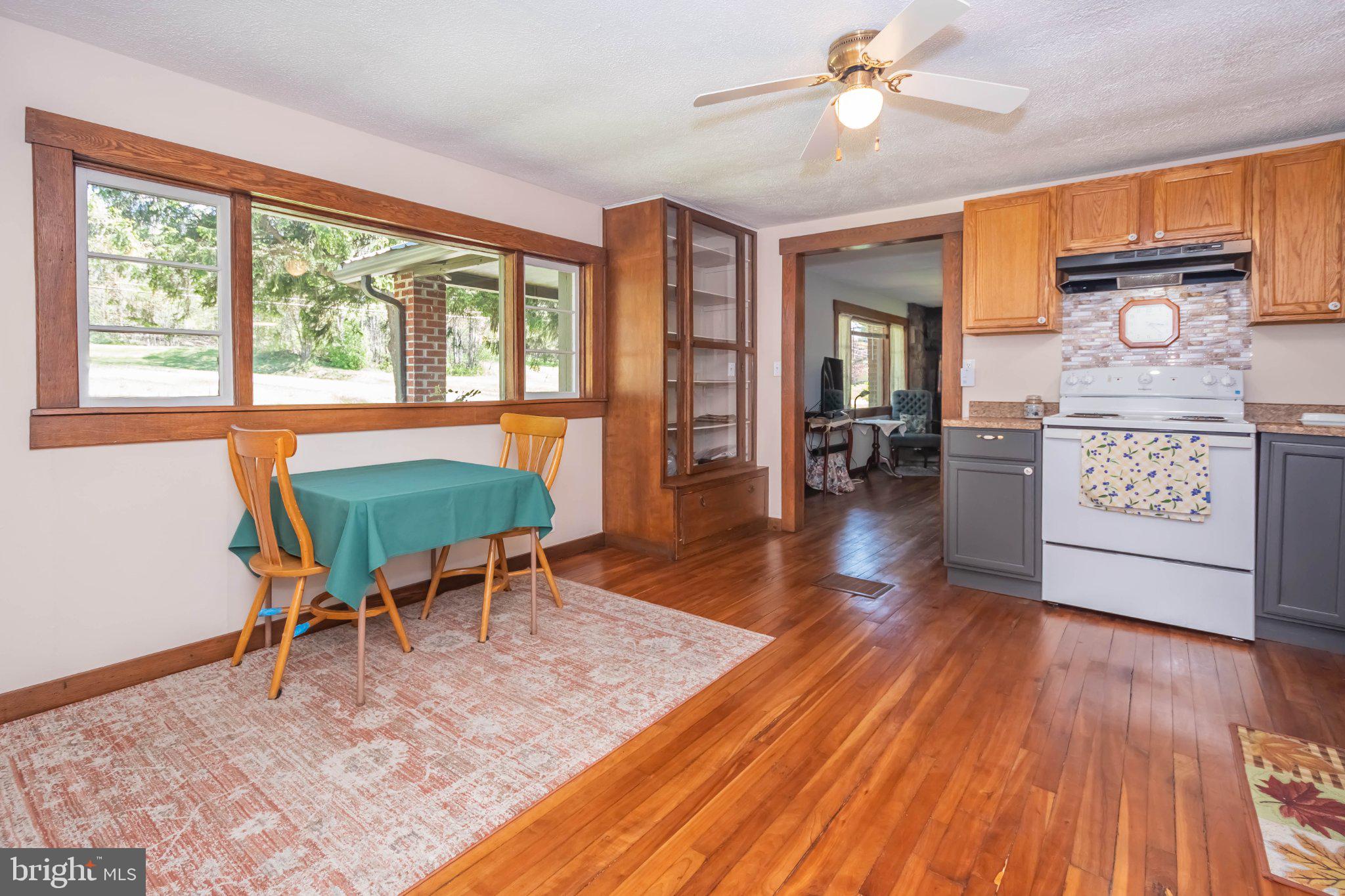 GARRETT HIGHWAY - Residential