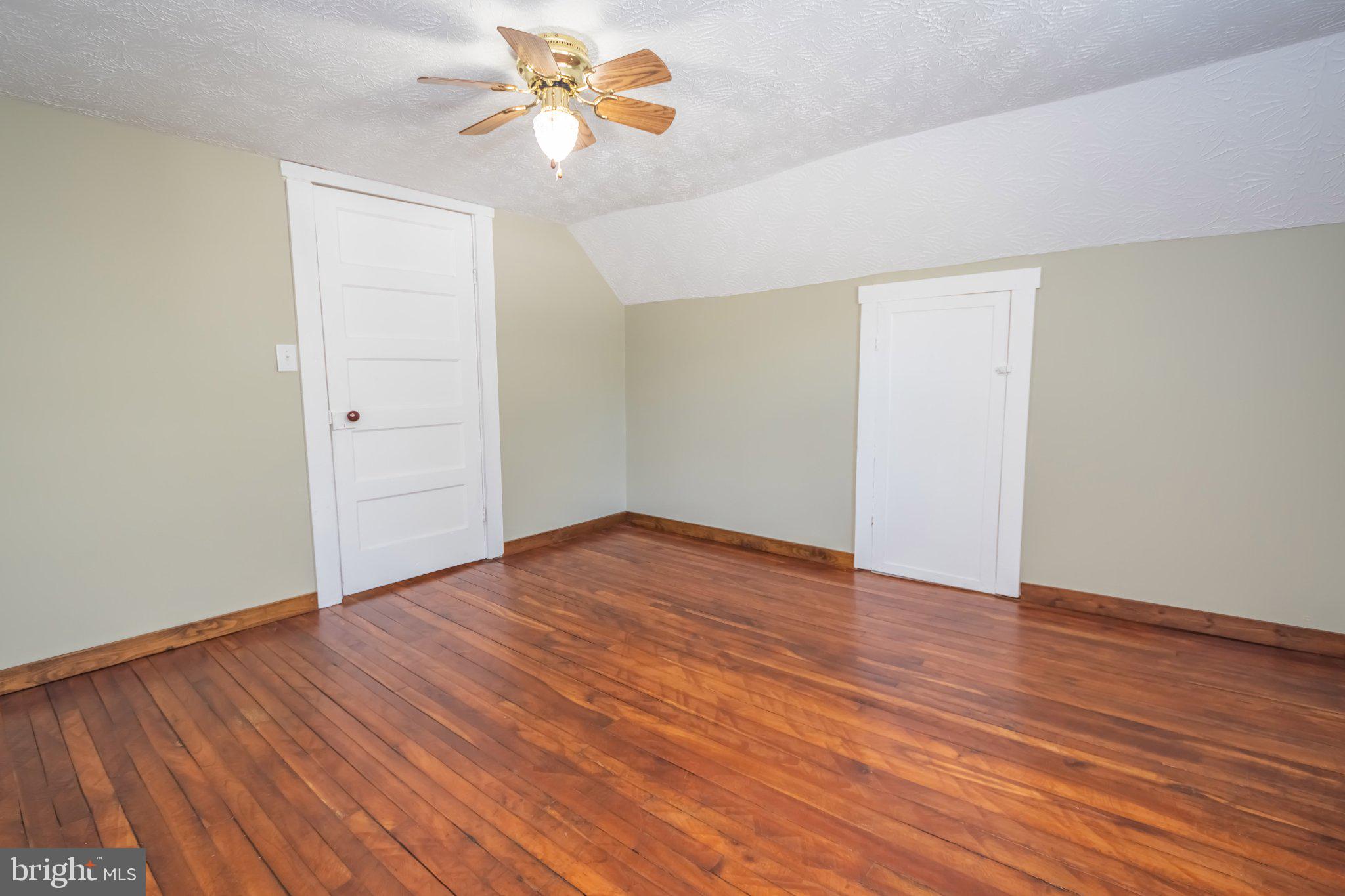 GARRETT HIGHWAY - Residential