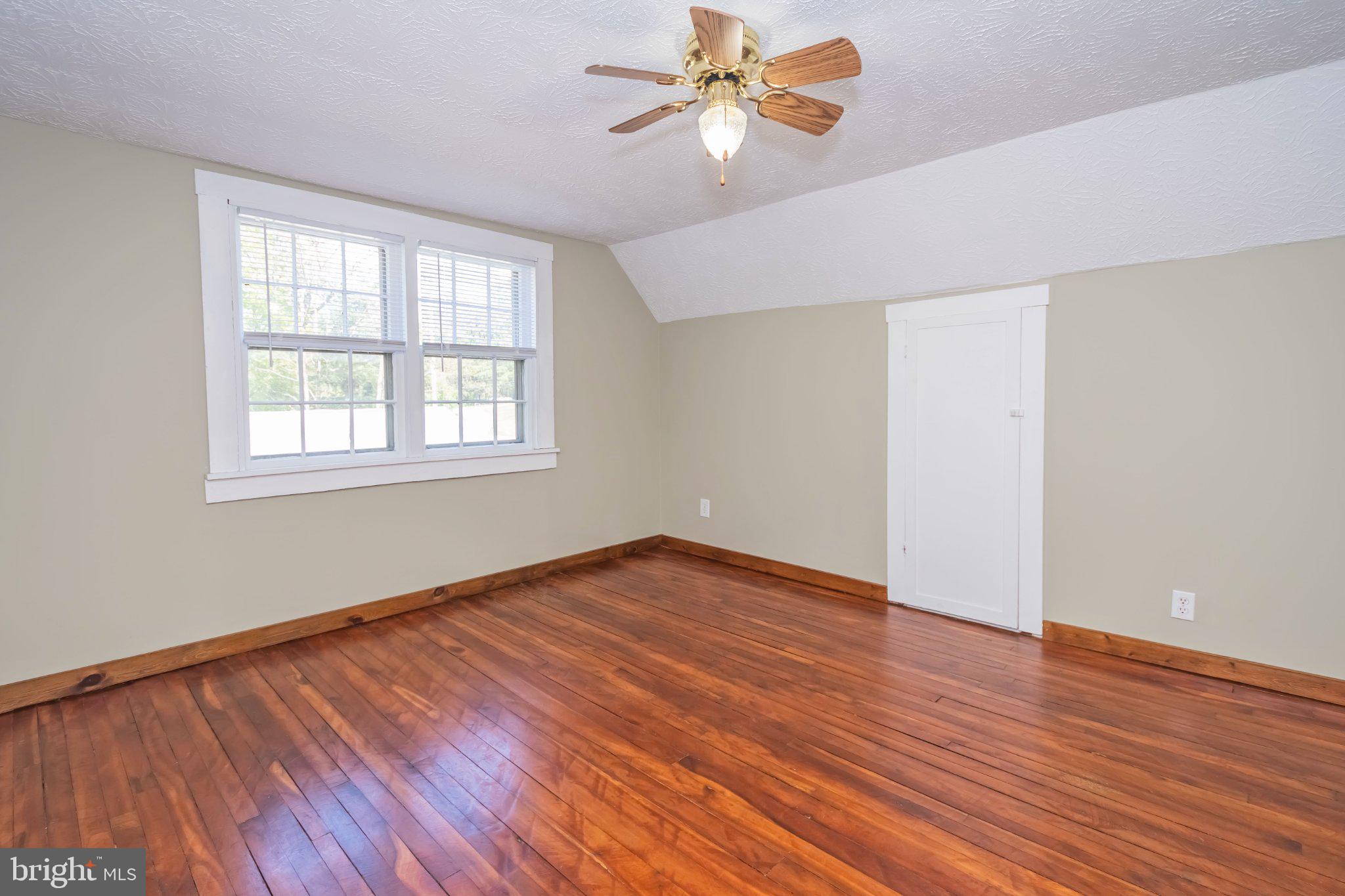 GARRETT HIGHWAY - Residential
