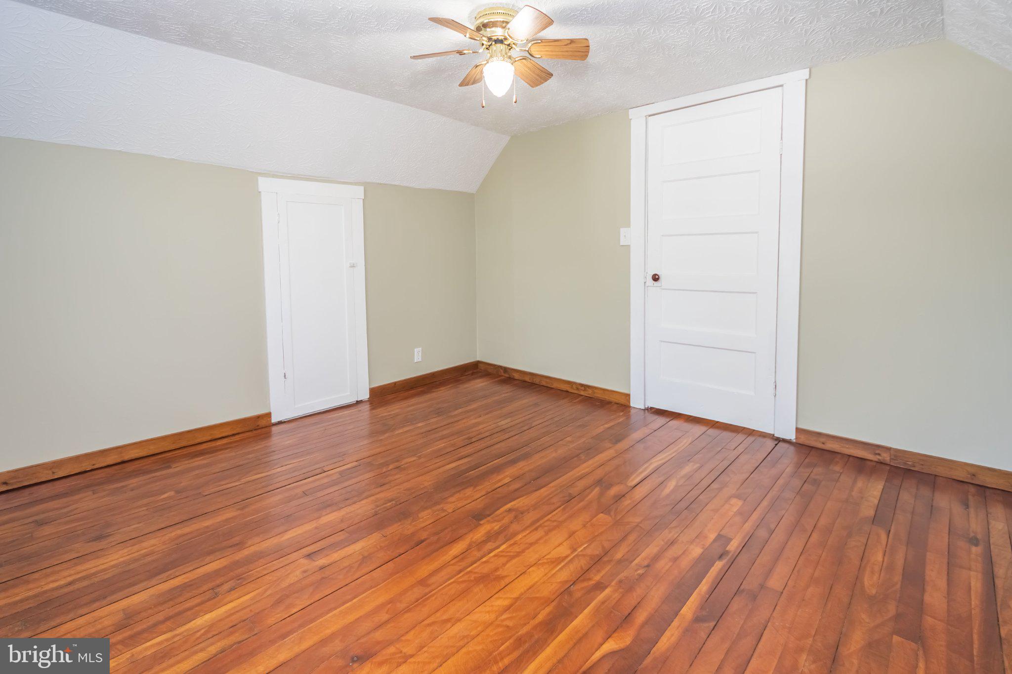 GARRETT HIGHWAY - Residential