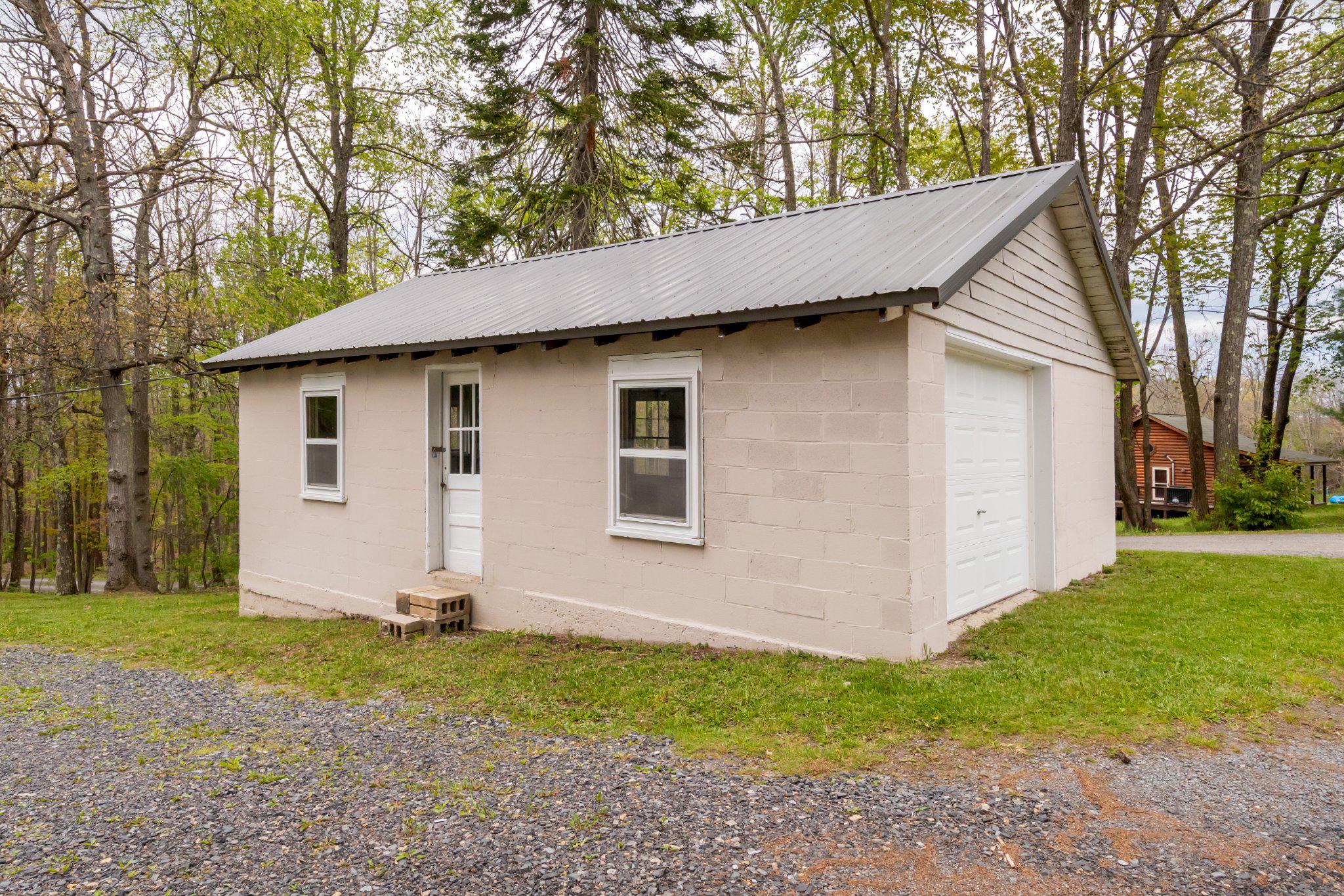 GARRETT HIGHWAY - Residential