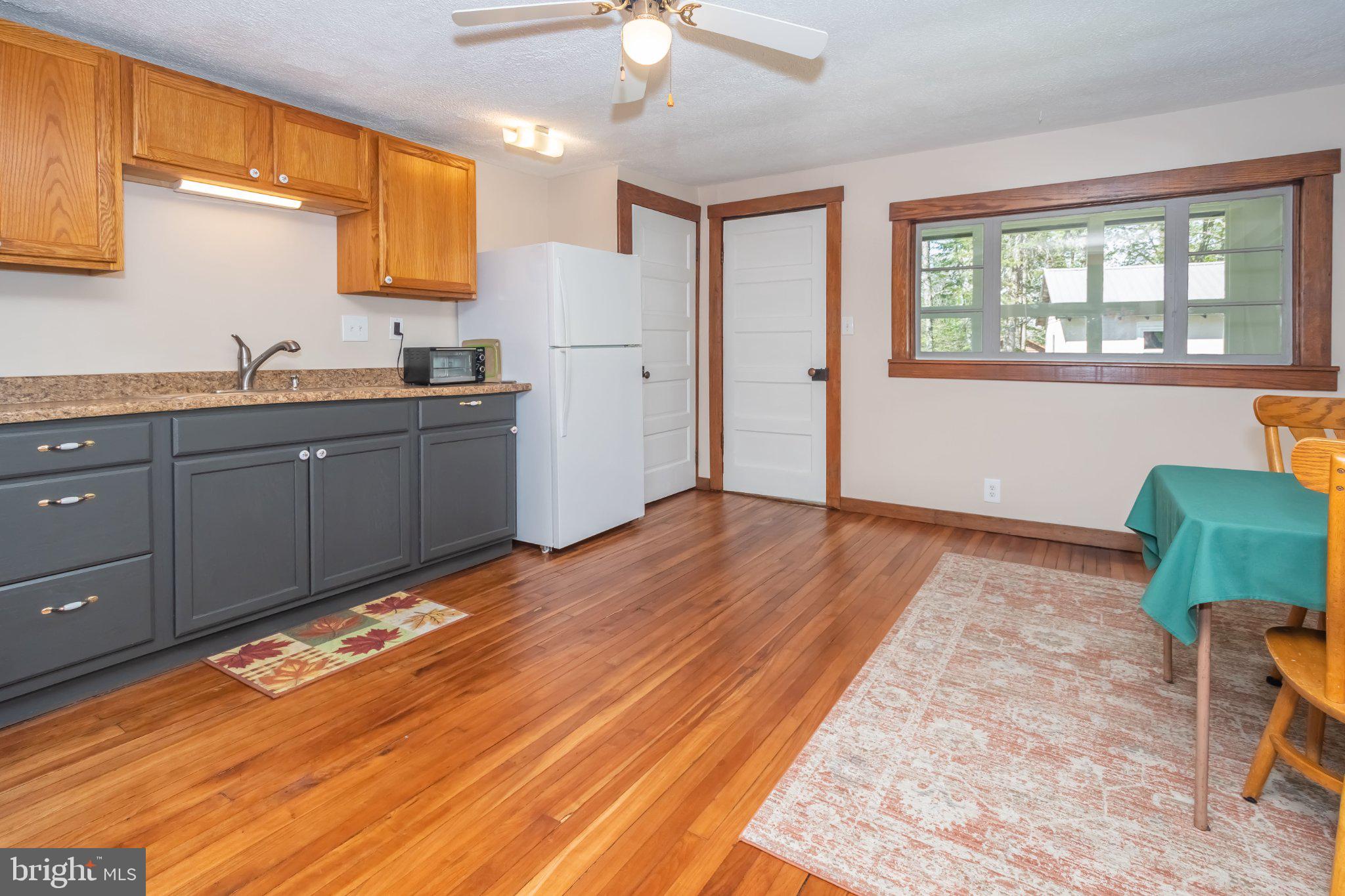 GARRETT HIGHWAY - Residential