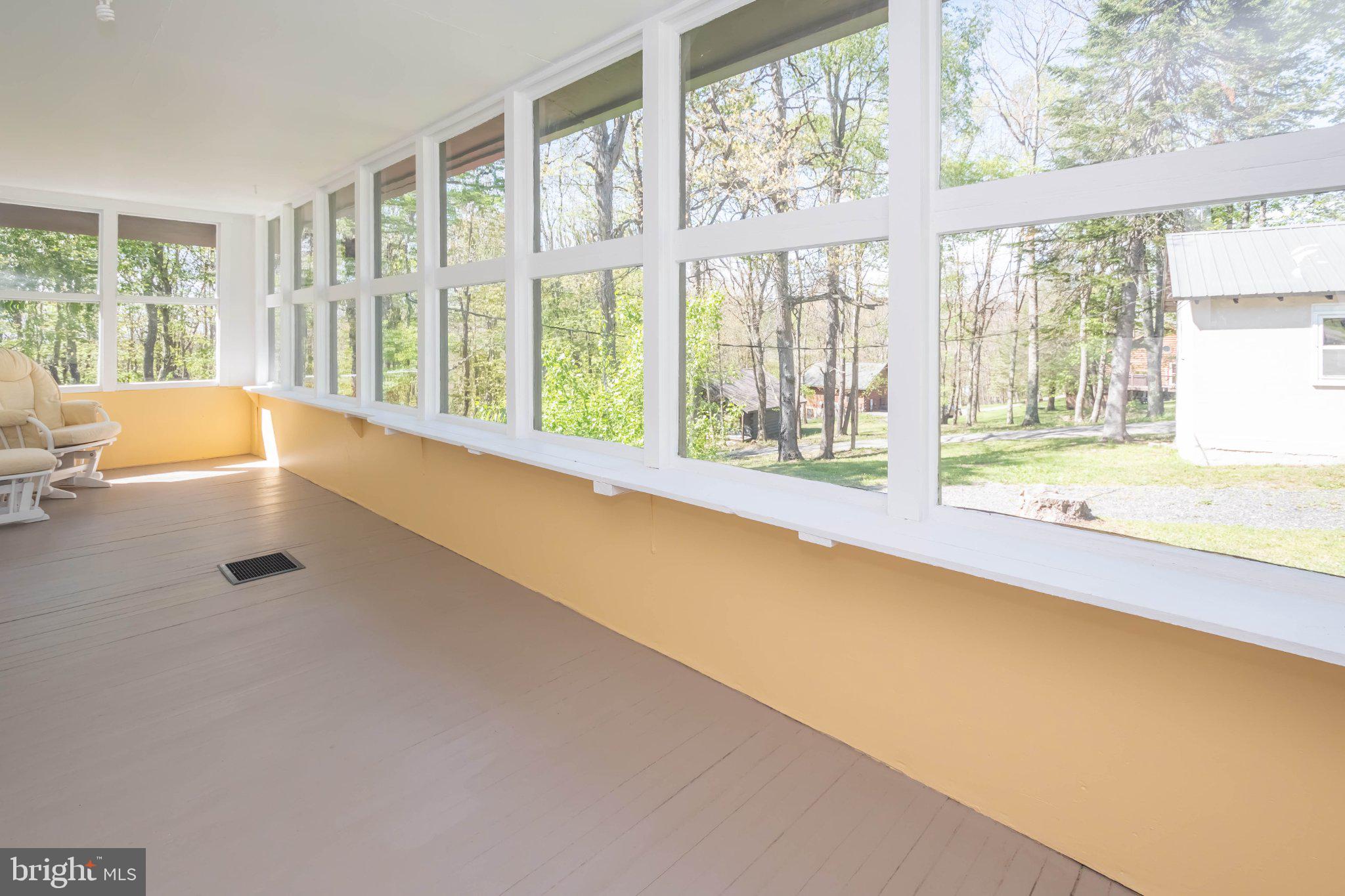 GARRETT HIGHWAY - Residential