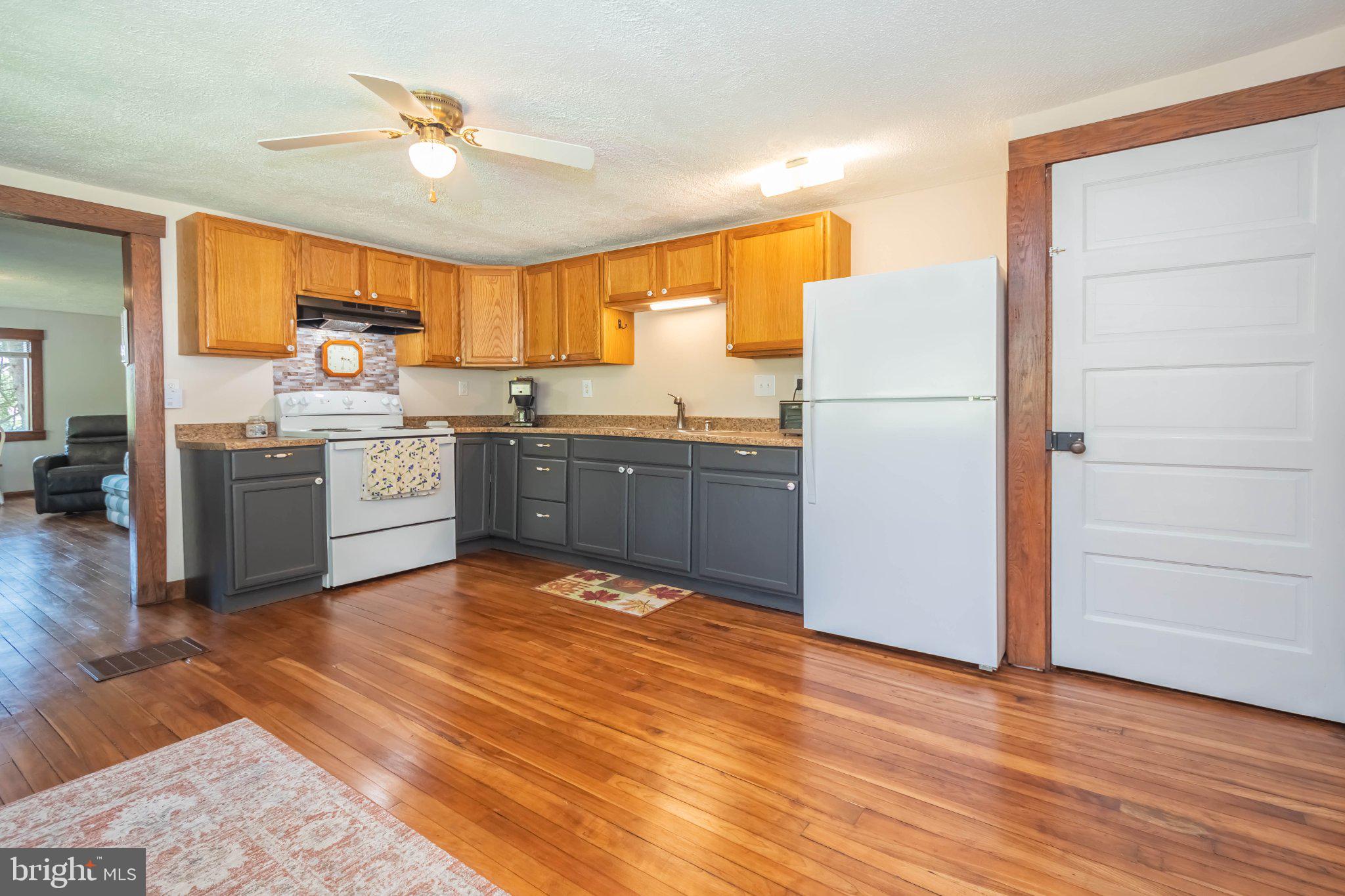 GARRETT HIGHWAY - Residential