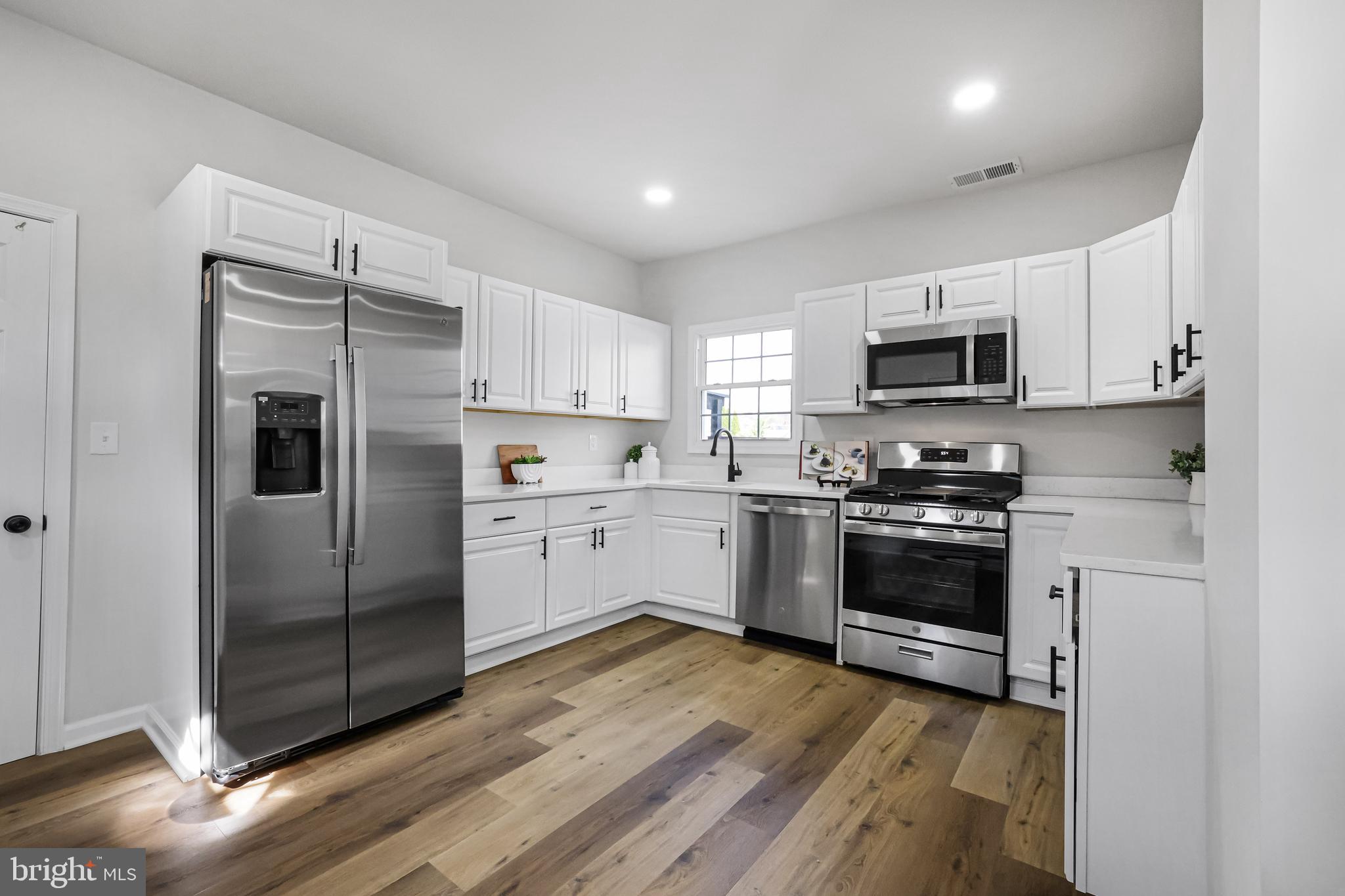 LANDSDOWNE - Residential