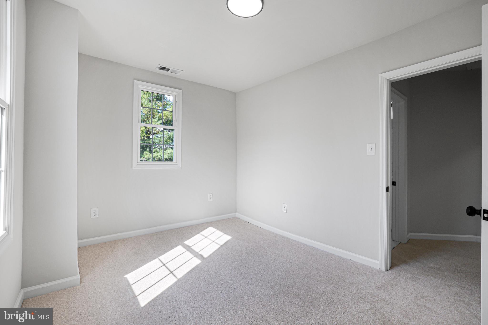 LANDSDOWNE - Residential