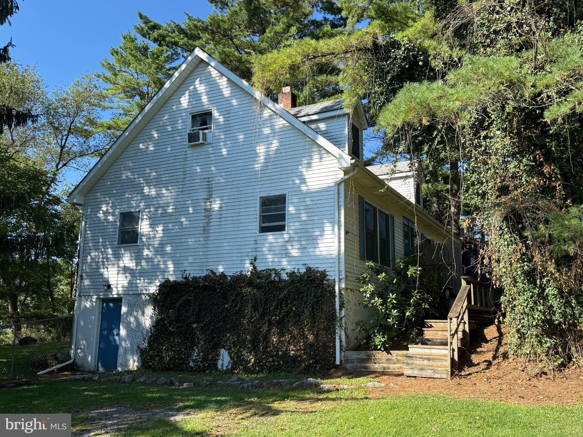 563 FOREST AVENUE