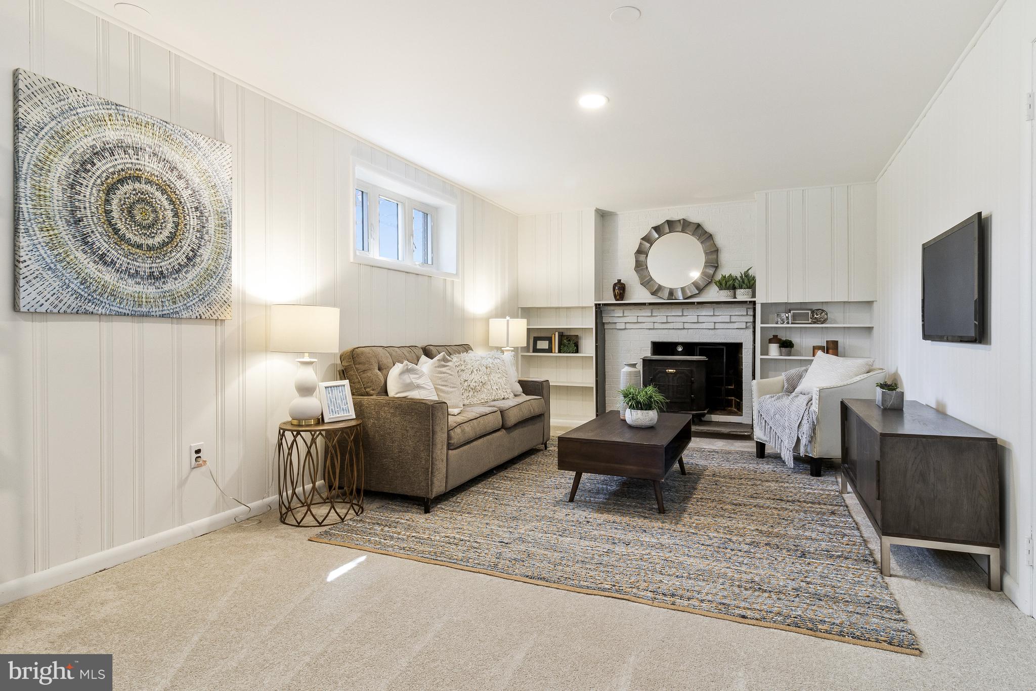 OVER LEE KNOLLS - Residential