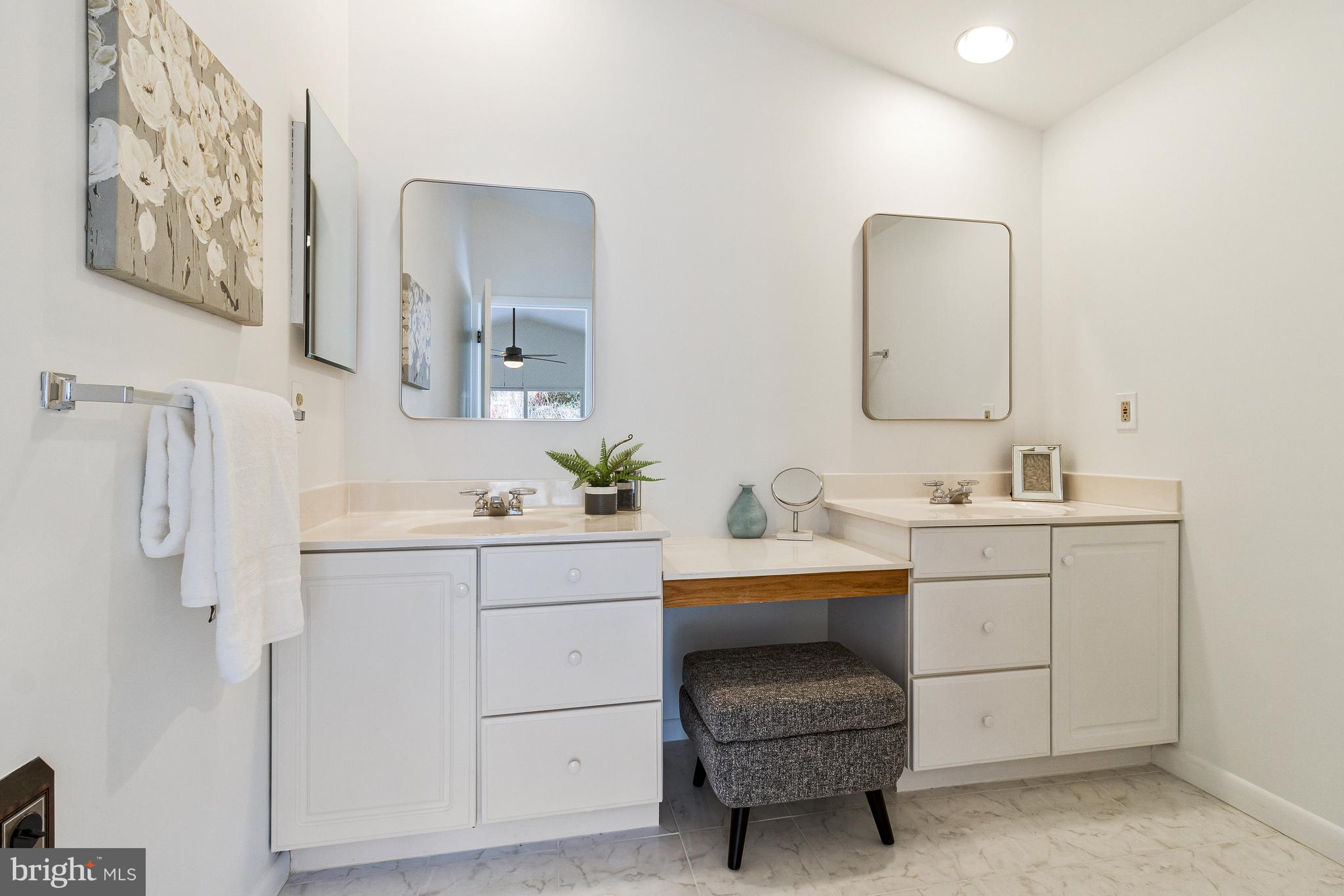 OVER LEE KNOLLS - Residential