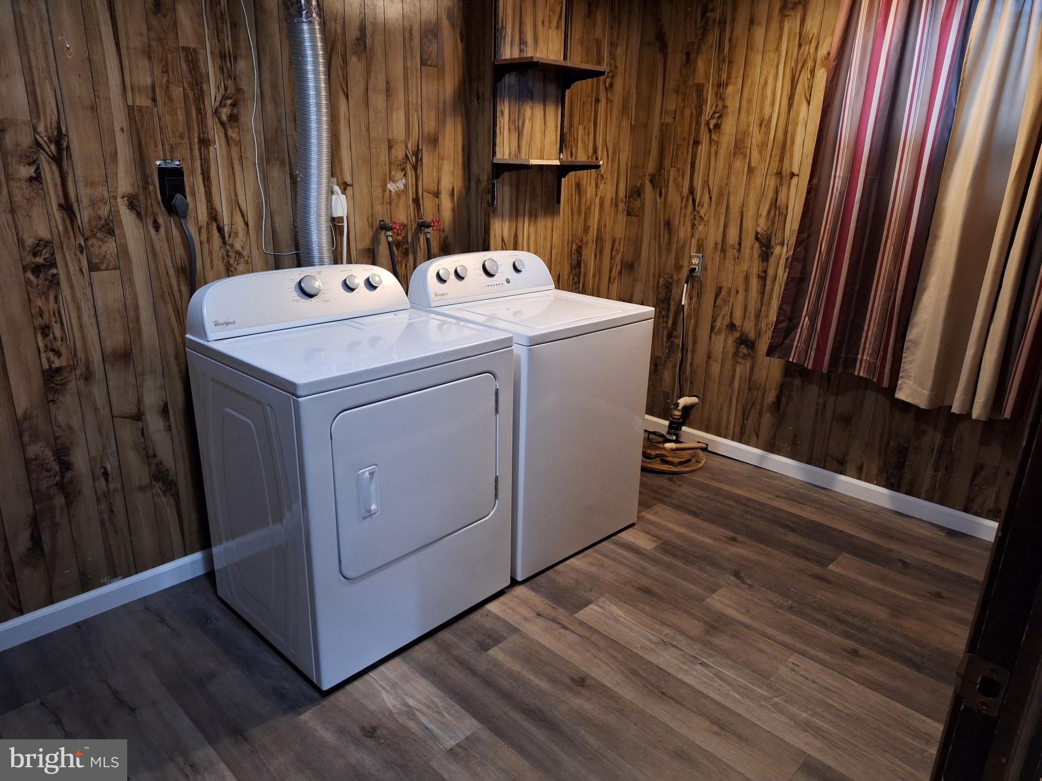 CHESTNUT WOODS - Residential Lease