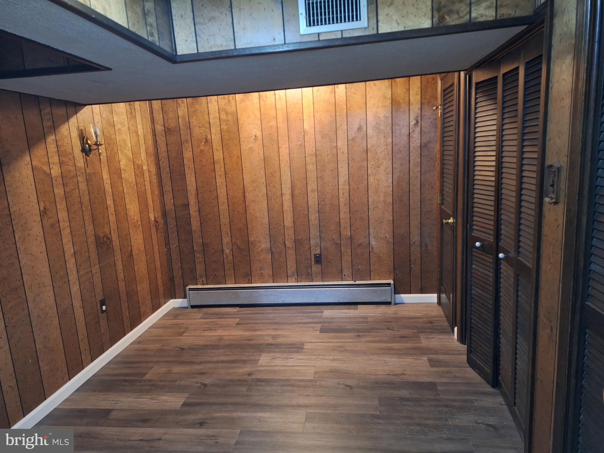 CHESTNUT WOODS - Residential Lease