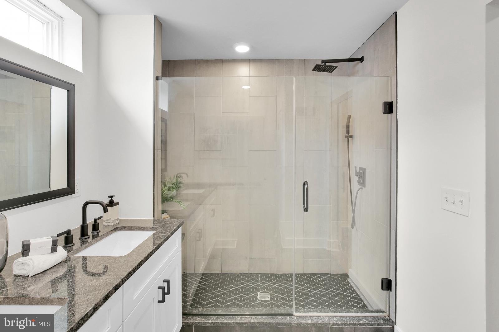 EAST KENSINGTON - Residential