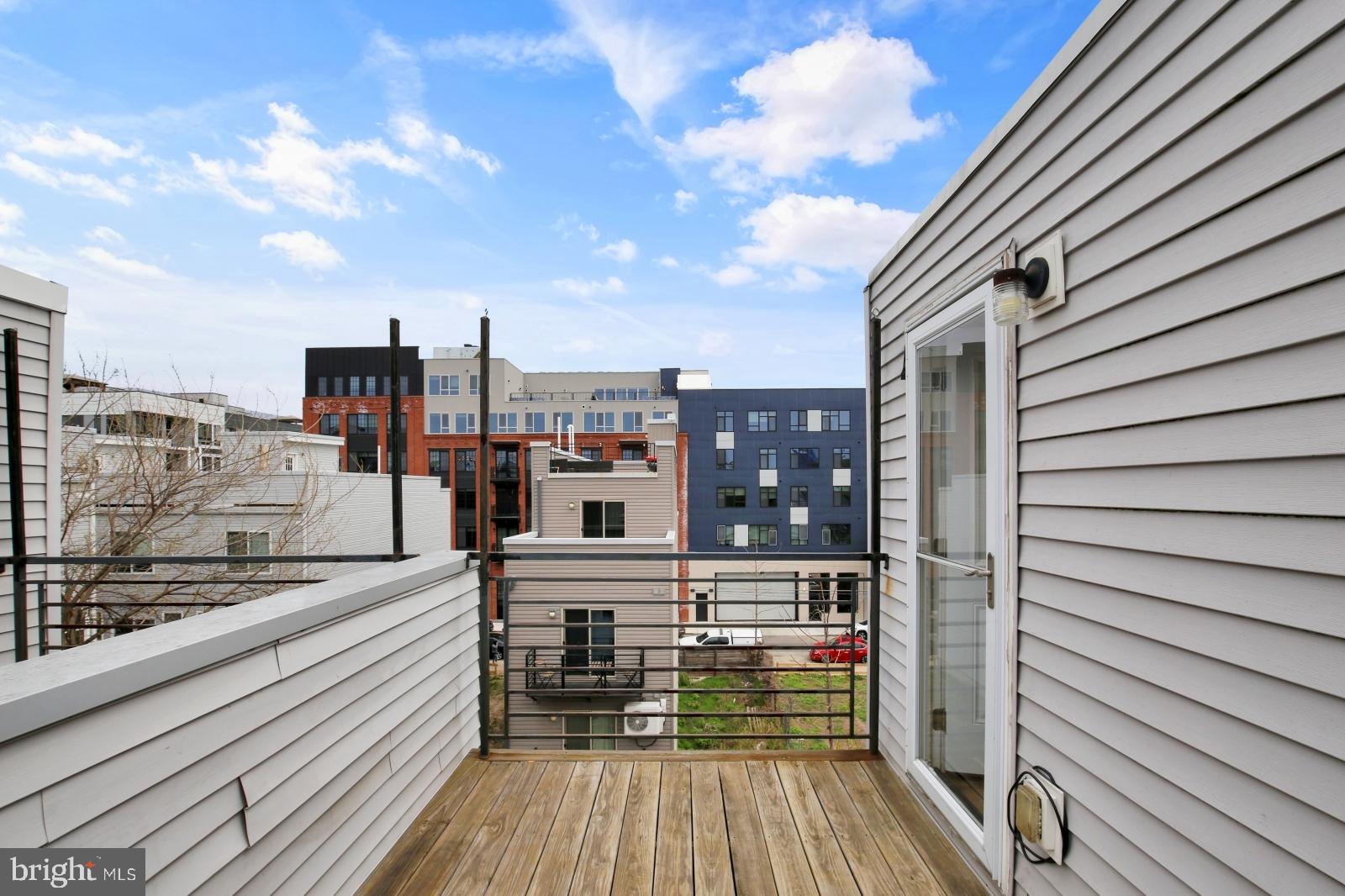 EAST KENSINGTON - Residential