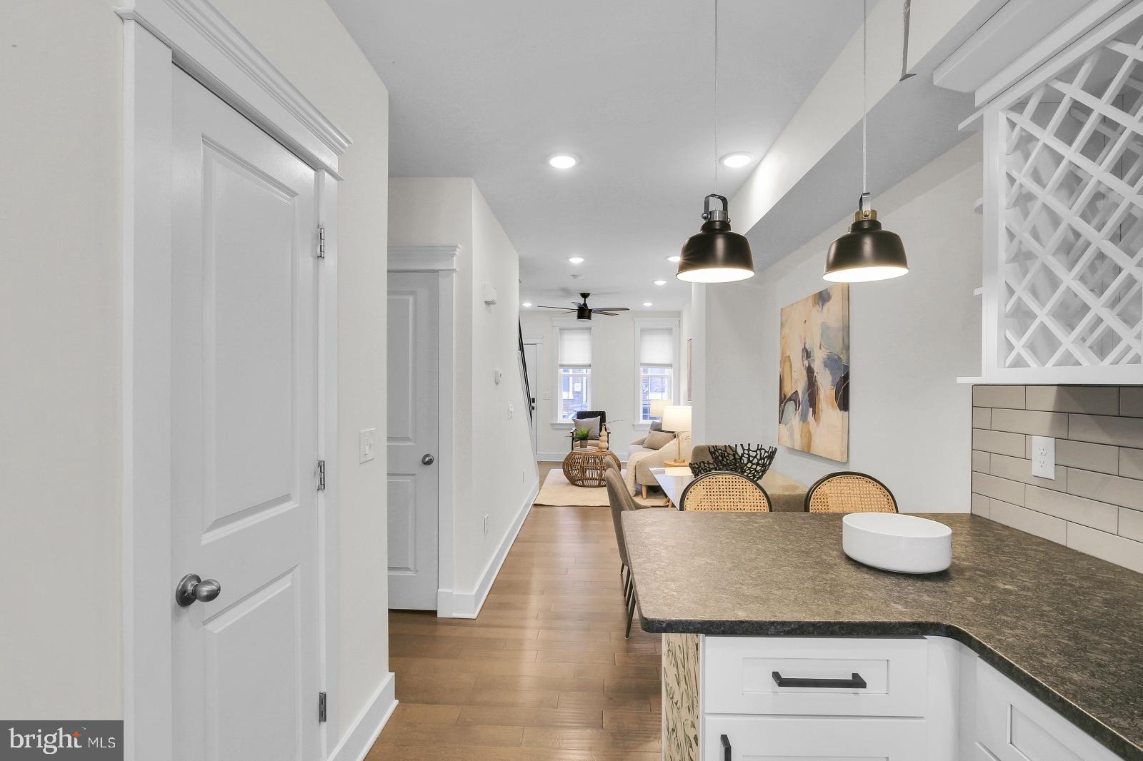 EAST KENSINGTON - Residential