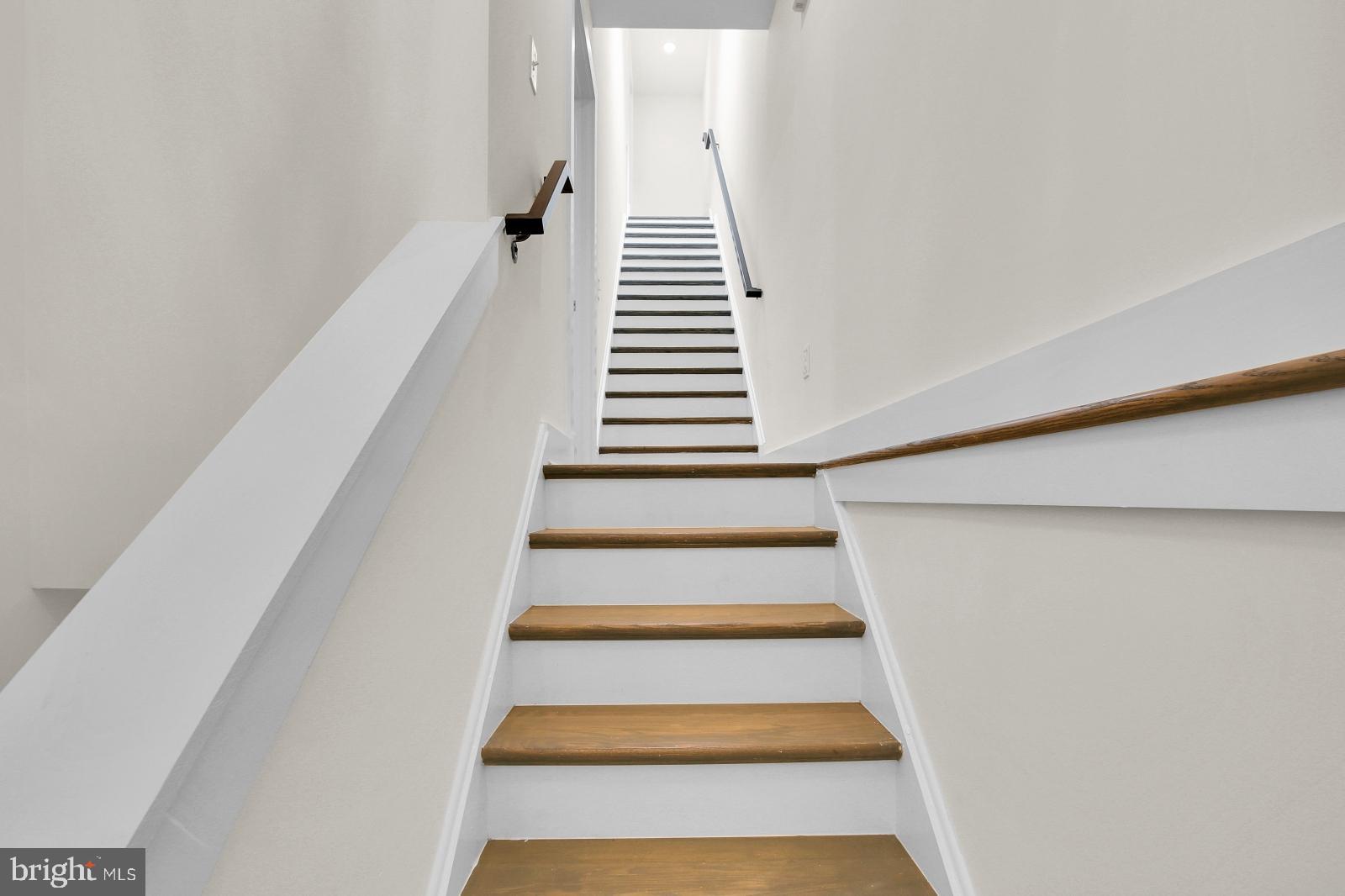 EAST KENSINGTON - Residential