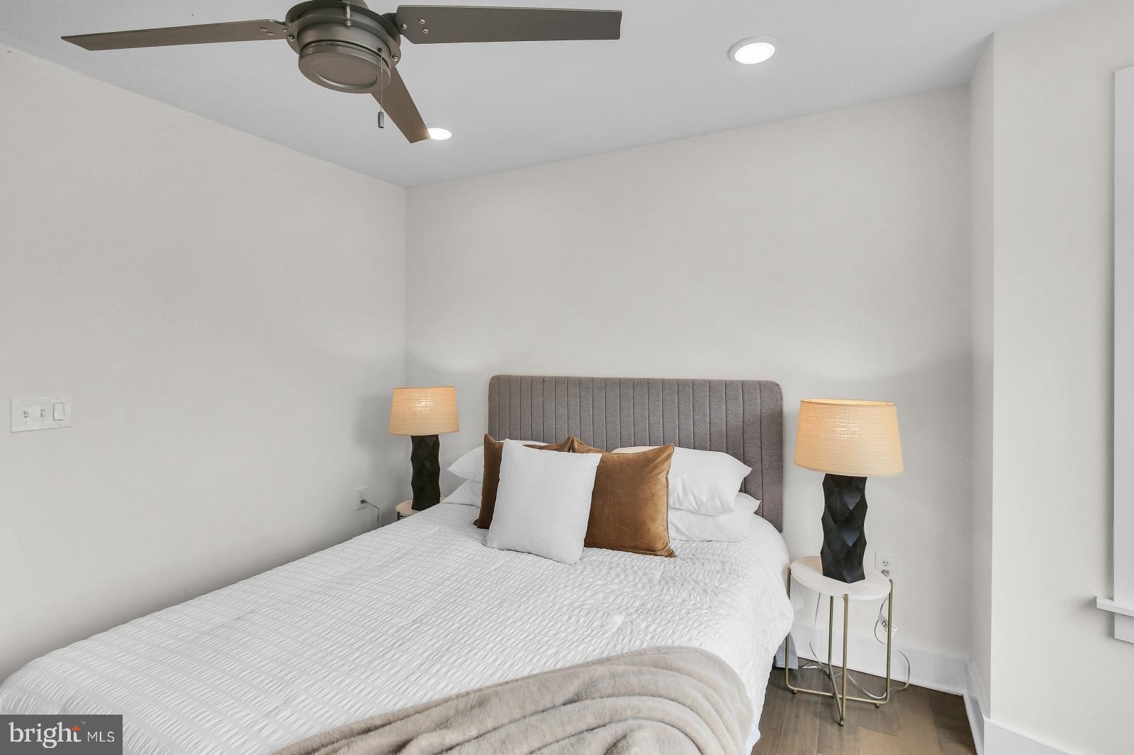 EAST KENSINGTON - Residential