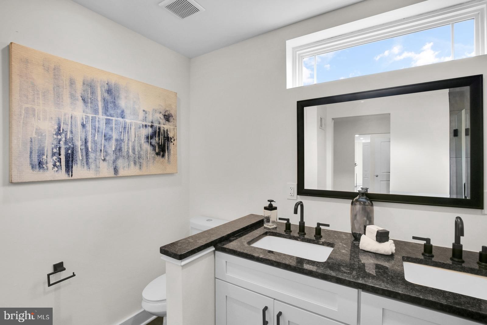 EAST KENSINGTON - Residential