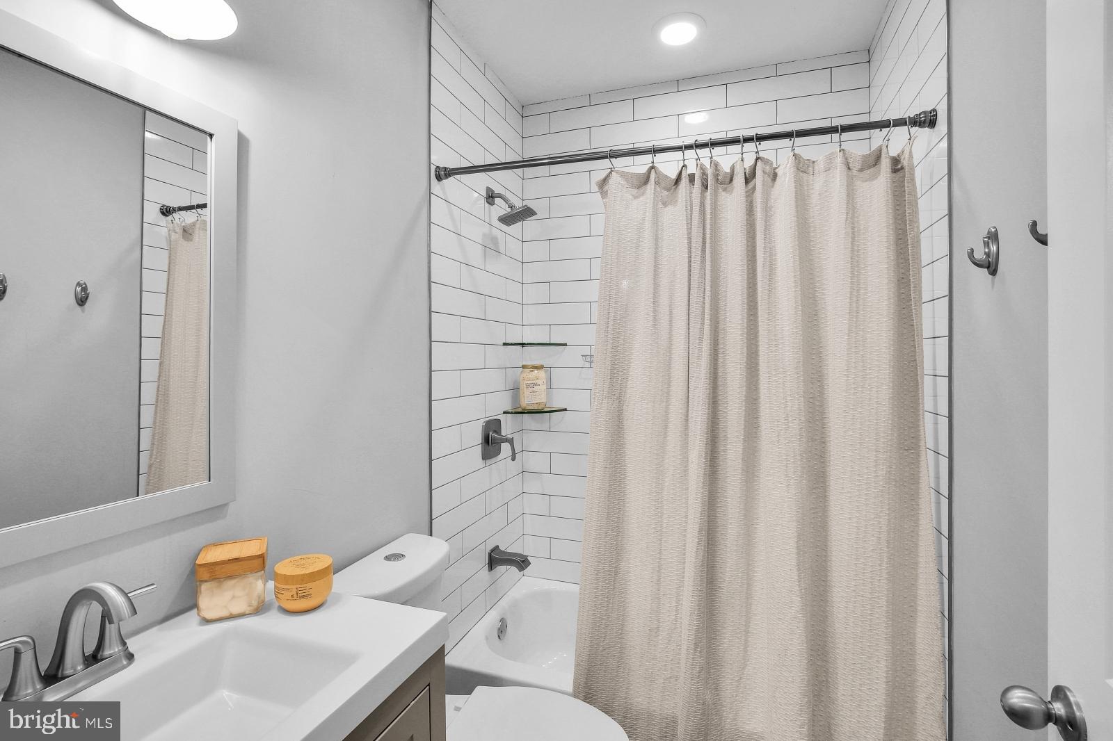 EAST KENSINGTON - Residential