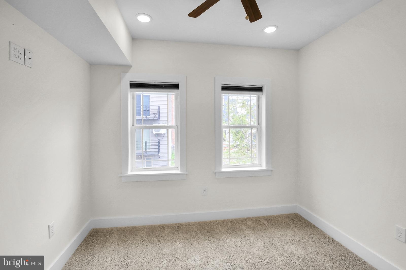 EAST KENSINGTON - Residential