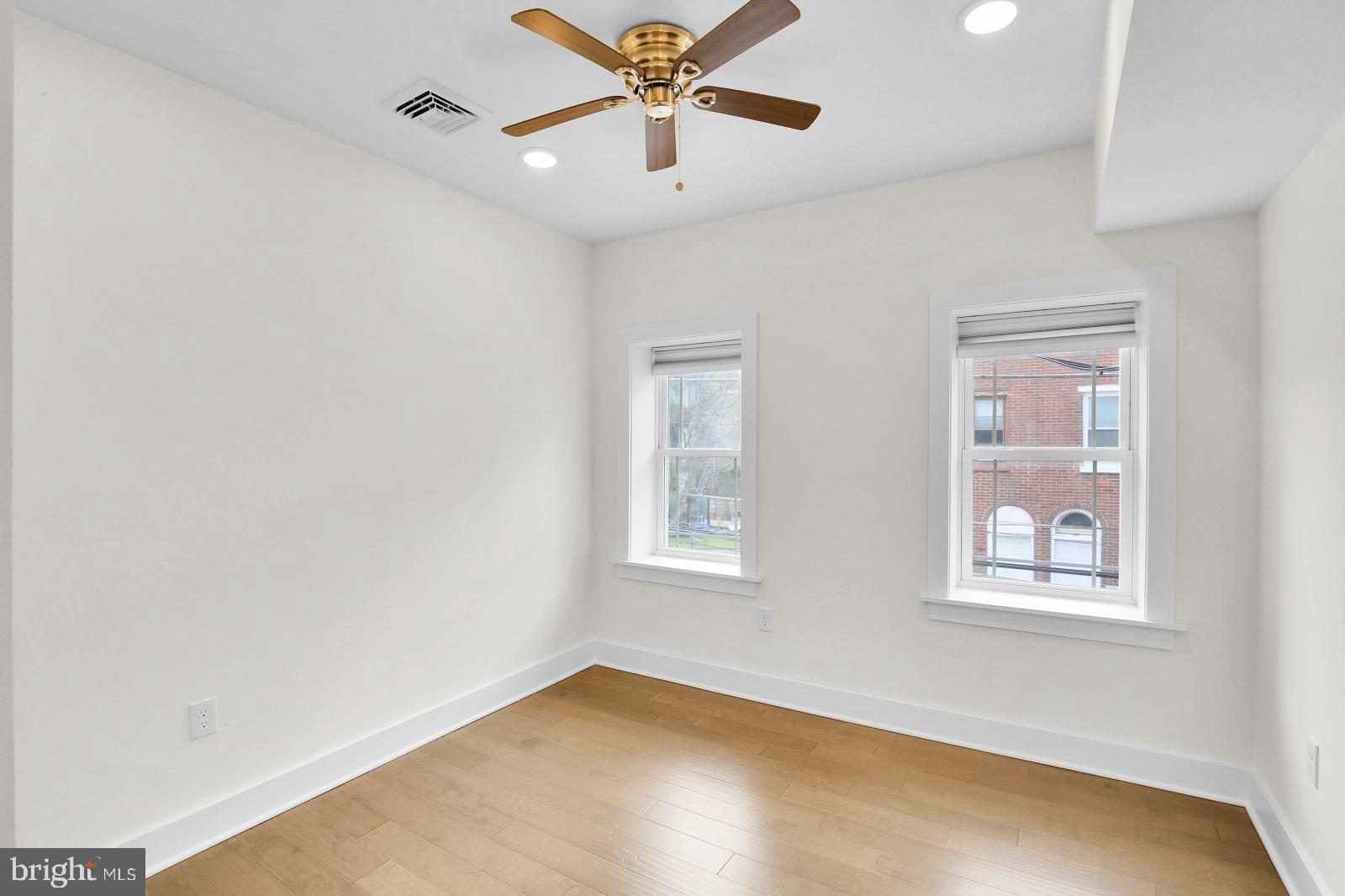 EAST KENSINGTON - Residential