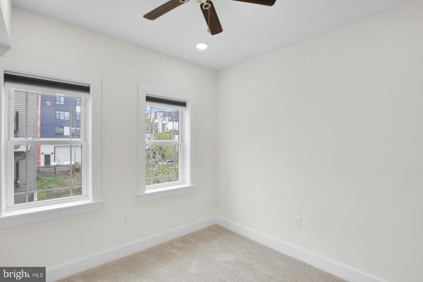 EAST KENSINGTON - Residential