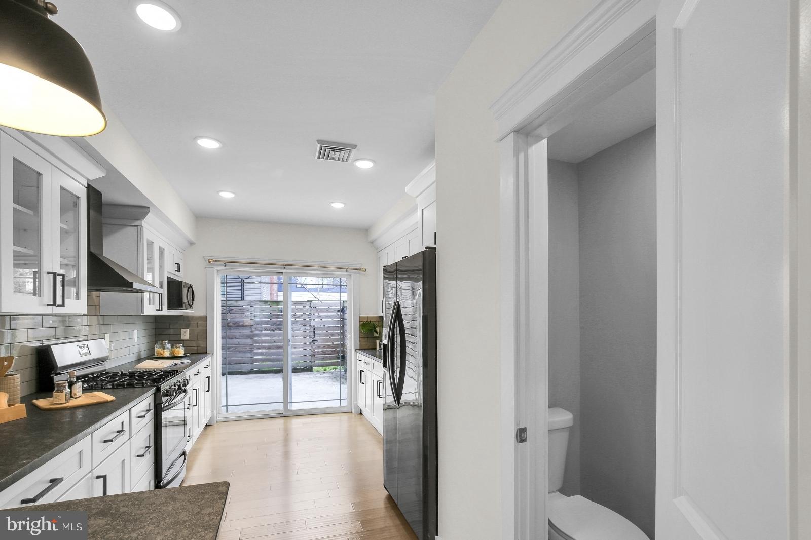 EAST KENSINGTON - Residential