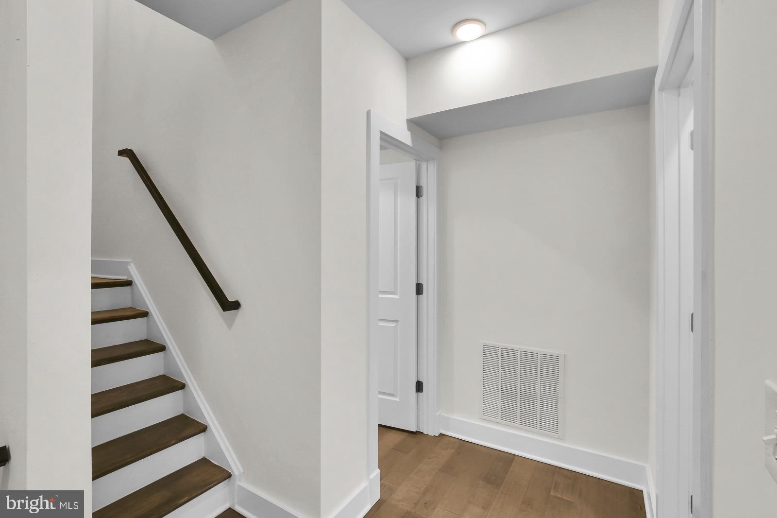 EAST KENSINGTON - Residential