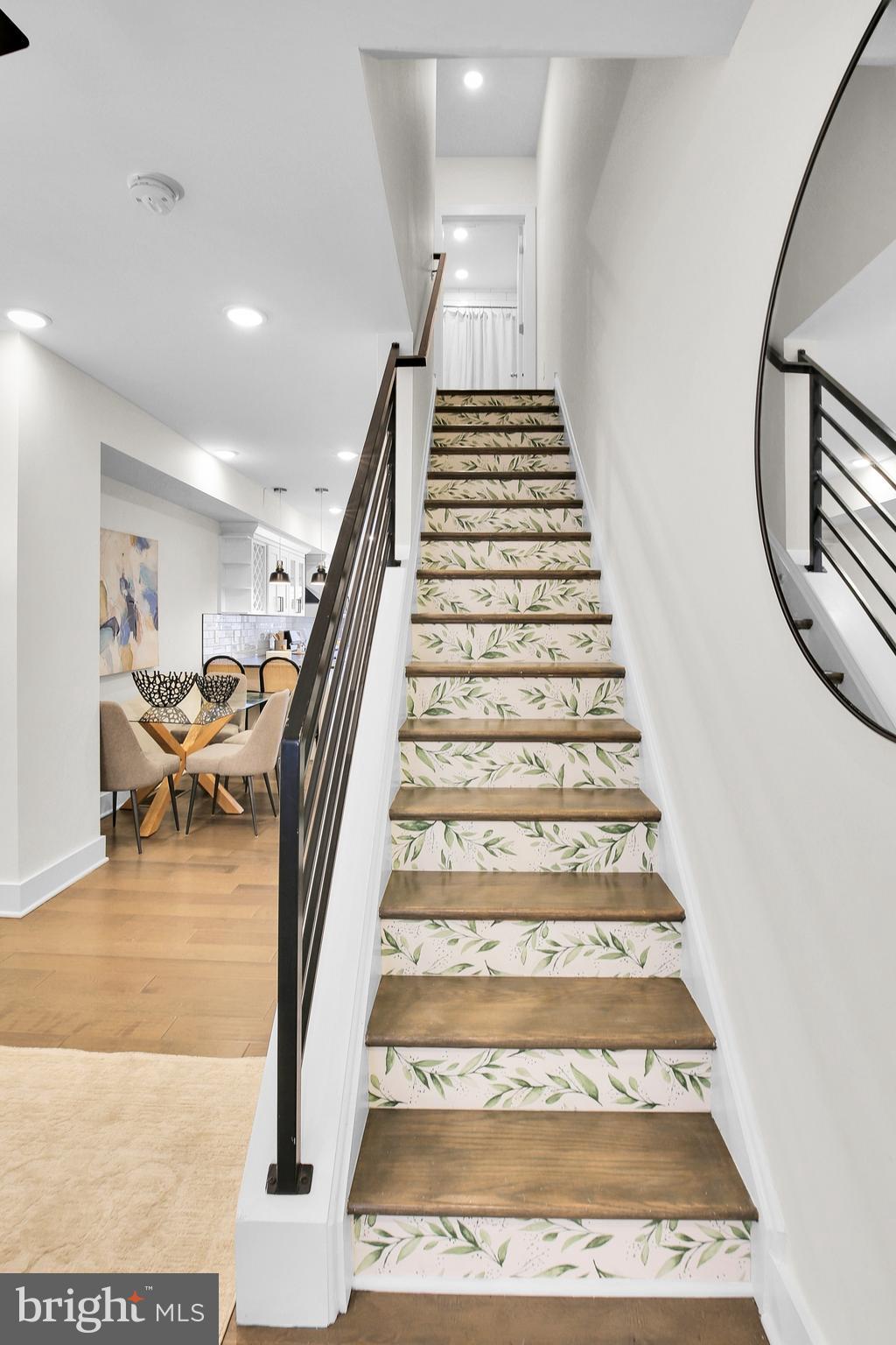 EAST KENSINGTON - Residential