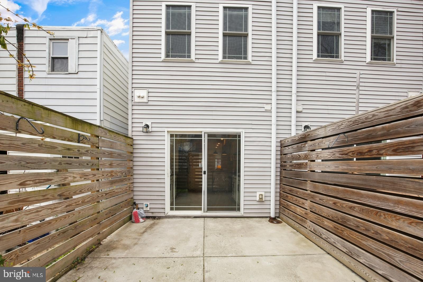 EAST KENSINGTON - Residential