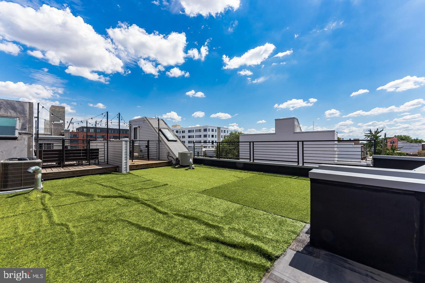 EAST KENSINGTON - Residential