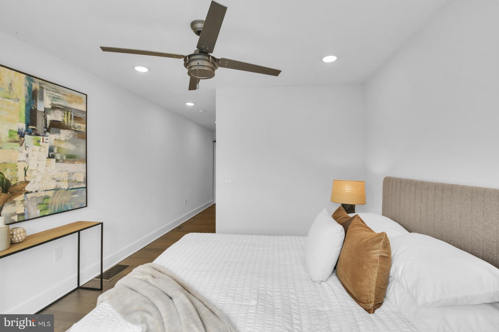 EAST KENSINGTON - Residential